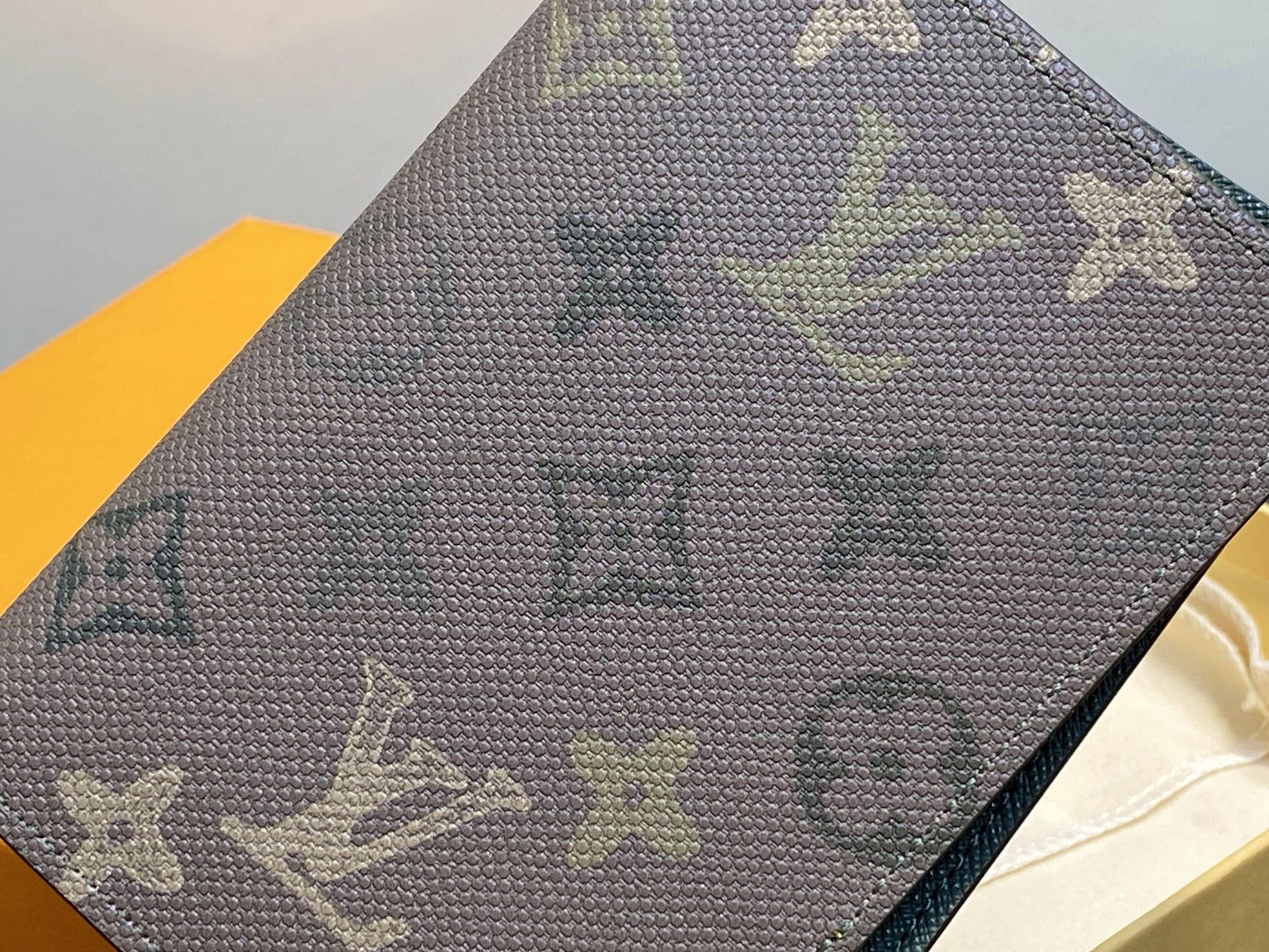 LV Style Beige Leather Passport Cover Bags detail image 6 from source 759918
