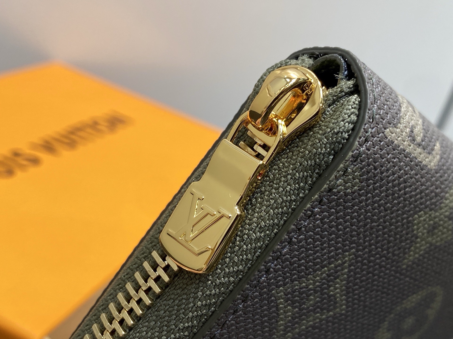 LV Style Beige Leather Clutch Bags detail image 5 from source 759915