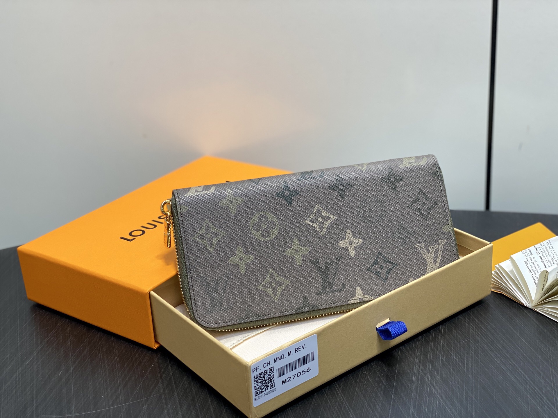 LV Style Beige Leather Clutch Lookbook Reference image 2