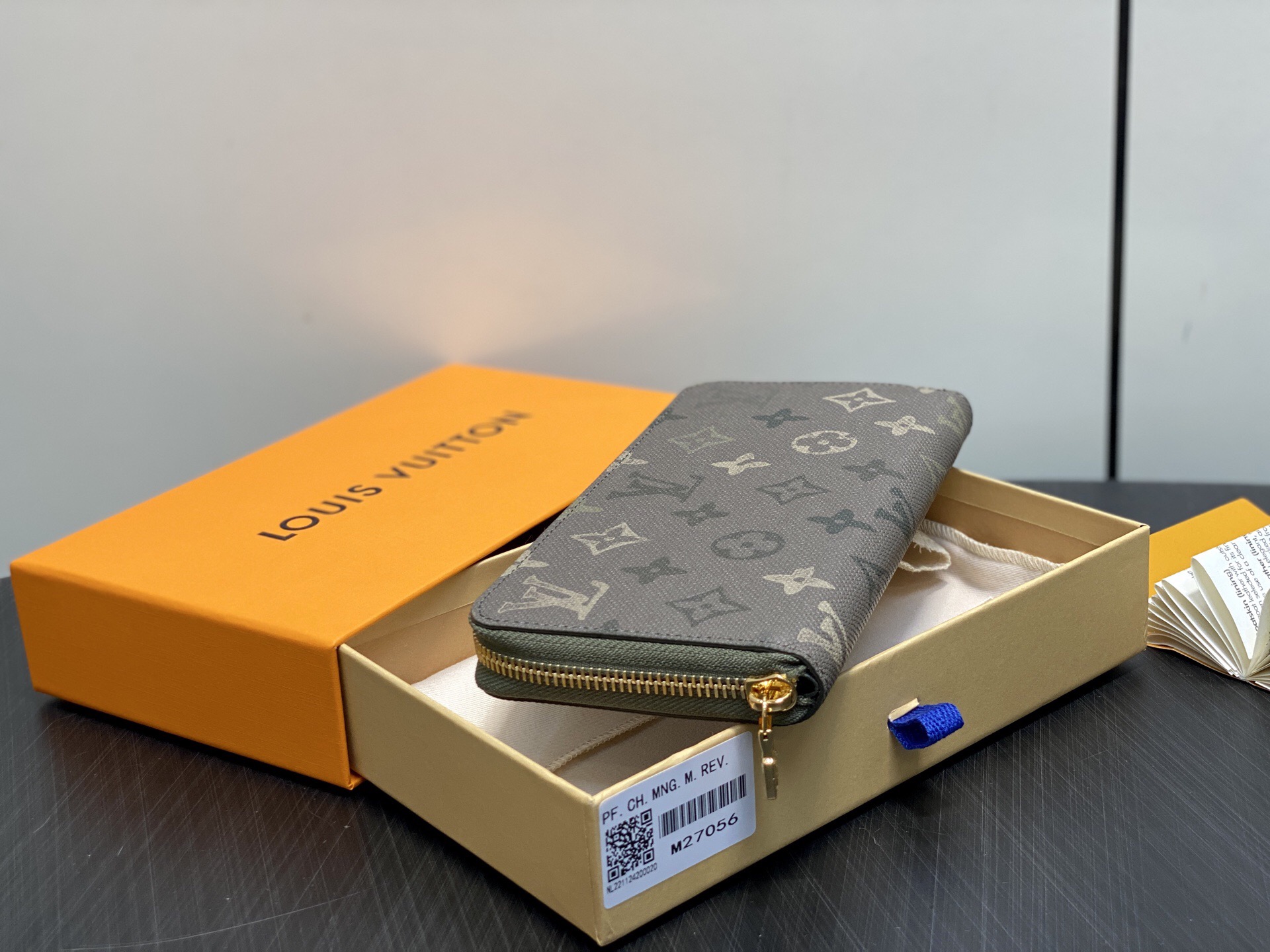 LV Style Beige Leather Clutch Bags detail image 3 from source 759915