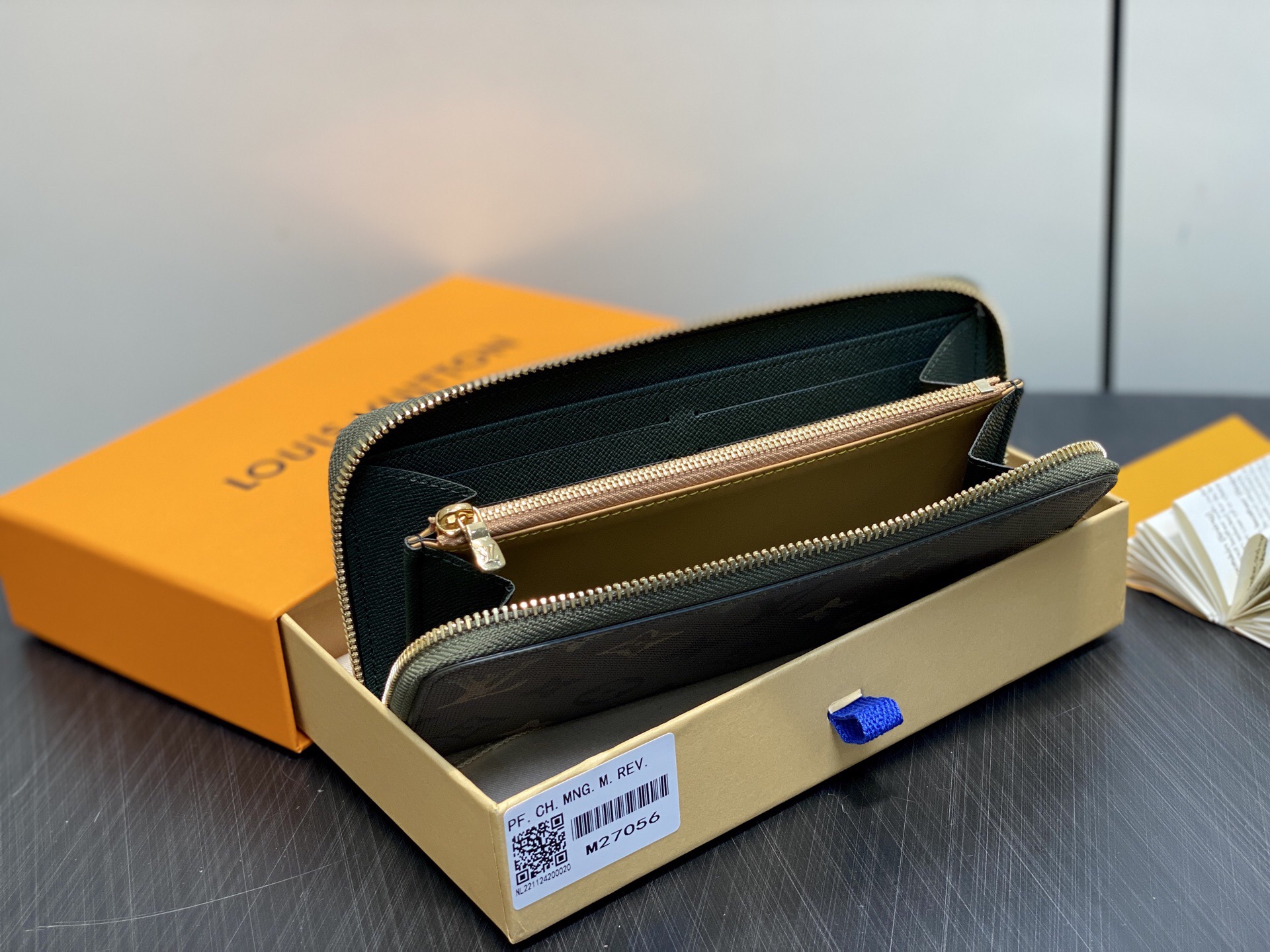 LV Style Beige Leather Clutch Bags detail image 6 from source 759915