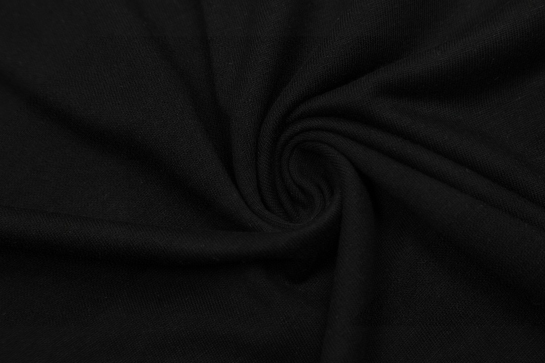 💰85 「顶级代工品质」
Loewe/罗意威25SS 罗意威Suan Fujita合作联名系列珍珠鸡短袖T恤
不需要所谓烂大街的华丽文案 主打品质
- 面料经过2次高温缩水固色 不变形不缩水不起球
-正确os版型 不省面料 只做穿上有效果的高质量产品 最大可穿200斤
-260g新疆长绒棉紧密双纱面料 不是滑溜溜一碰就碎的低级的手感
-高克重螺纹 螺纹有宽度 正确大牌领口
-放心下单 超强品质
同样的款式你上身精神小伙 我家上身明星本人 全在面料和版型上 只做回头客 不做一次性
让我们一起进入超凡微缩梦境,这次的合作不只有好看的T,更有俏皮可爱的小动物,胸前珍珠鸡的刺绣别具一格,放大看细节满满,绣花是进口机器绣花,使针线细节更到位,立体感超棒,
货号:T62WE02
尺码:XS-L
XS S M L
衣长70 72 74 76
肩宽50 51.5 53 54.5
胸围112 116 120 124
袖长21 22 23 24
建议XS穿100-125斤
S穿125-145斤
M穿145-170斤
L穿170-200斤