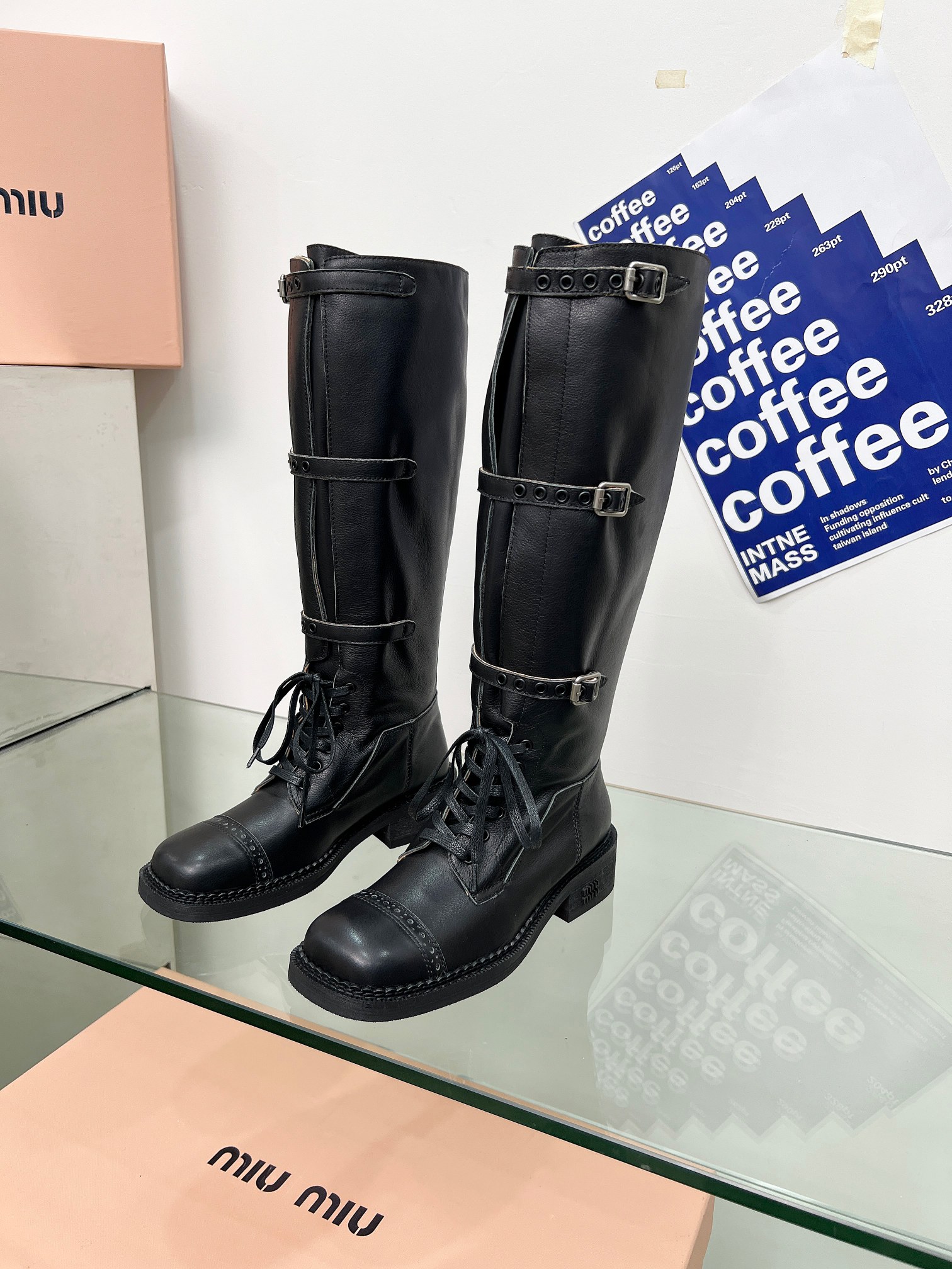 Où pouvez-vous acheter des répliques
 MiuMiu Bottes Longues Clone 1: 1
 Cuir de vache Peau mouton Collection automne – hiver