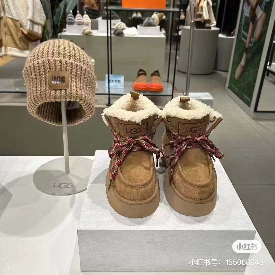 细节图
.
.
.
.
🔥双11预热特惠🔥CX专供 独家纯原
【UGG】原xx
芙卡拉  3954
新款夫卡拉系带款，美拉德风！延续了方克特靴的舒适百搭，鞋口毛茸茸设计，温暖又时尚翻毛皮鞋面，10mm波纹羊皮里衬厚底拉长腿部线条
两色选 黑色。栗色。
⚠️码数35-40