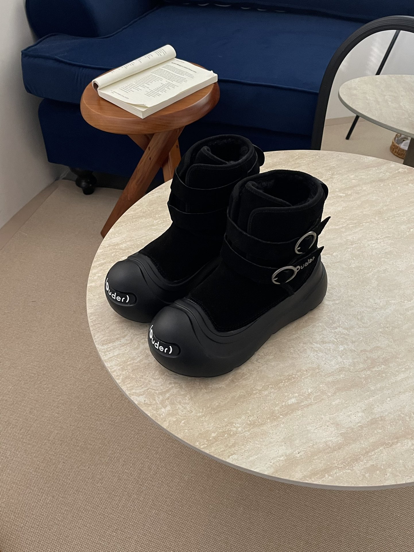 “Adjustable Snow Boots with Classic Big Head Design for Size 35-40”