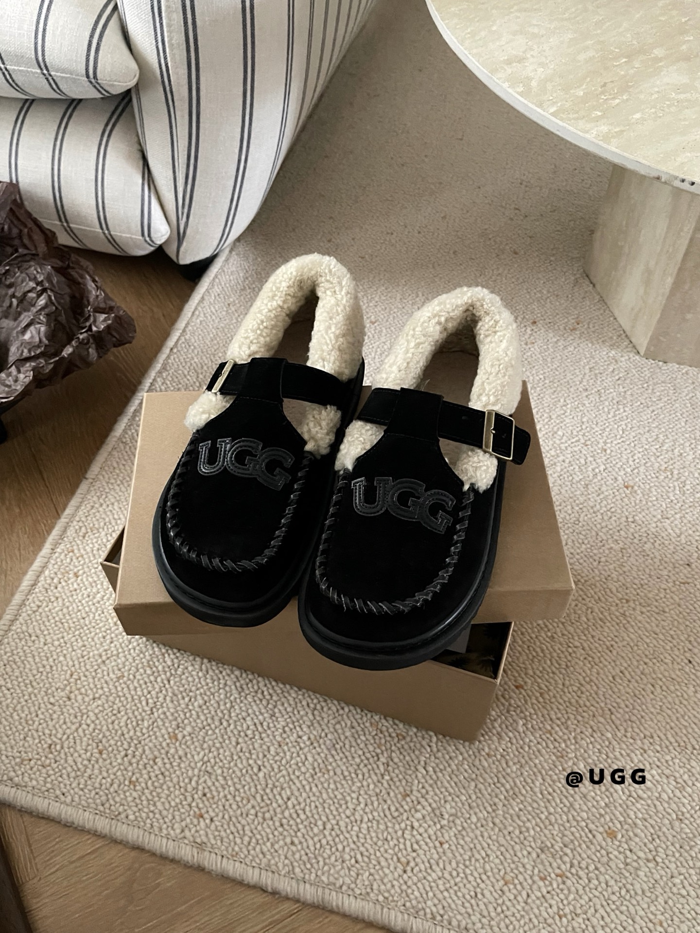 🔥𝐔*𝐠 ₂₀₂₅ . 翻毛泰迪乐福鞋鞋面皮革缝制logo 质感超棒翻毛搭扣设计 满满精致复古风牛反绒搭