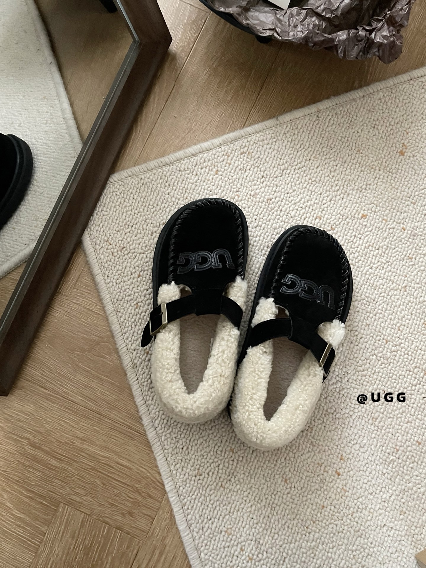 🔥𝐔*𝐠 ₂₀₂₅ . 翻毛泰迪乐福鞋鞋面皮革缝制logo 质感超棒翻毛搭扣设计 满满精致复古风牛反绒搭