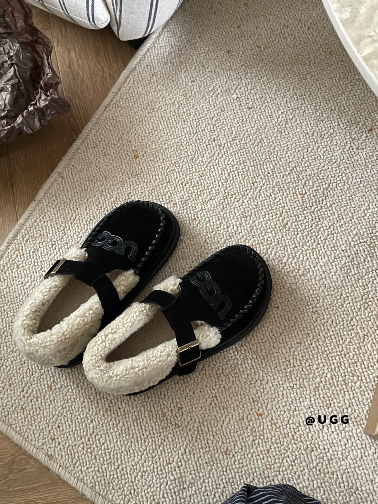 🔥𝐔*𝐠 ₂₀₂₅ . 翻毛泰迪乐福鞋鞋面皮革缝制logo 质感超棒翻毛搭扣设计 满满精致复古风牛反绒搭