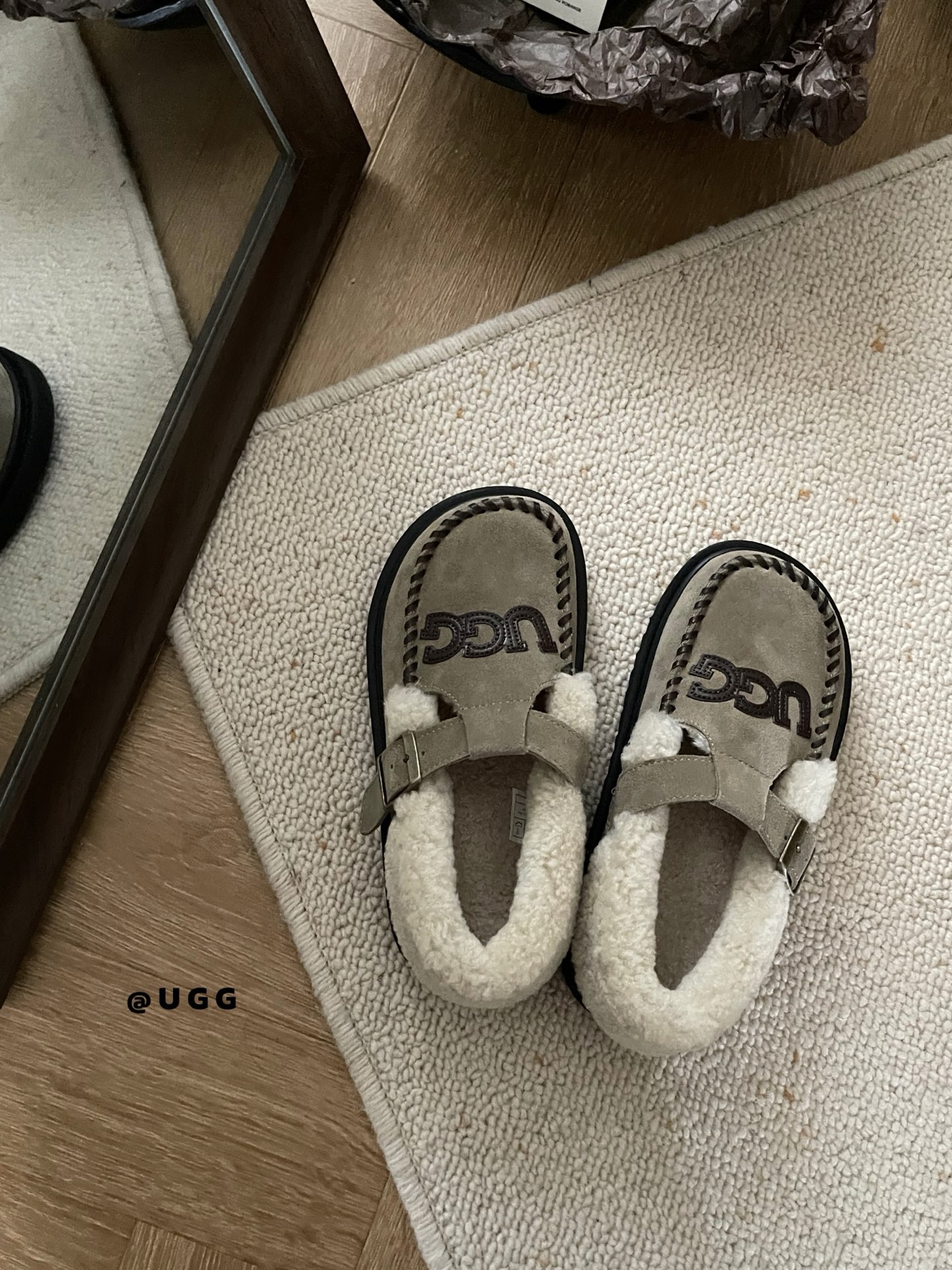 🔥𝐔*𝐠 ₂₀₂₅ . 翻毛泰迪乐福鞋鞋面皮革缝制logo 质感超棒翻毛搭扣设计 满满精致复古风牛反绒搭
