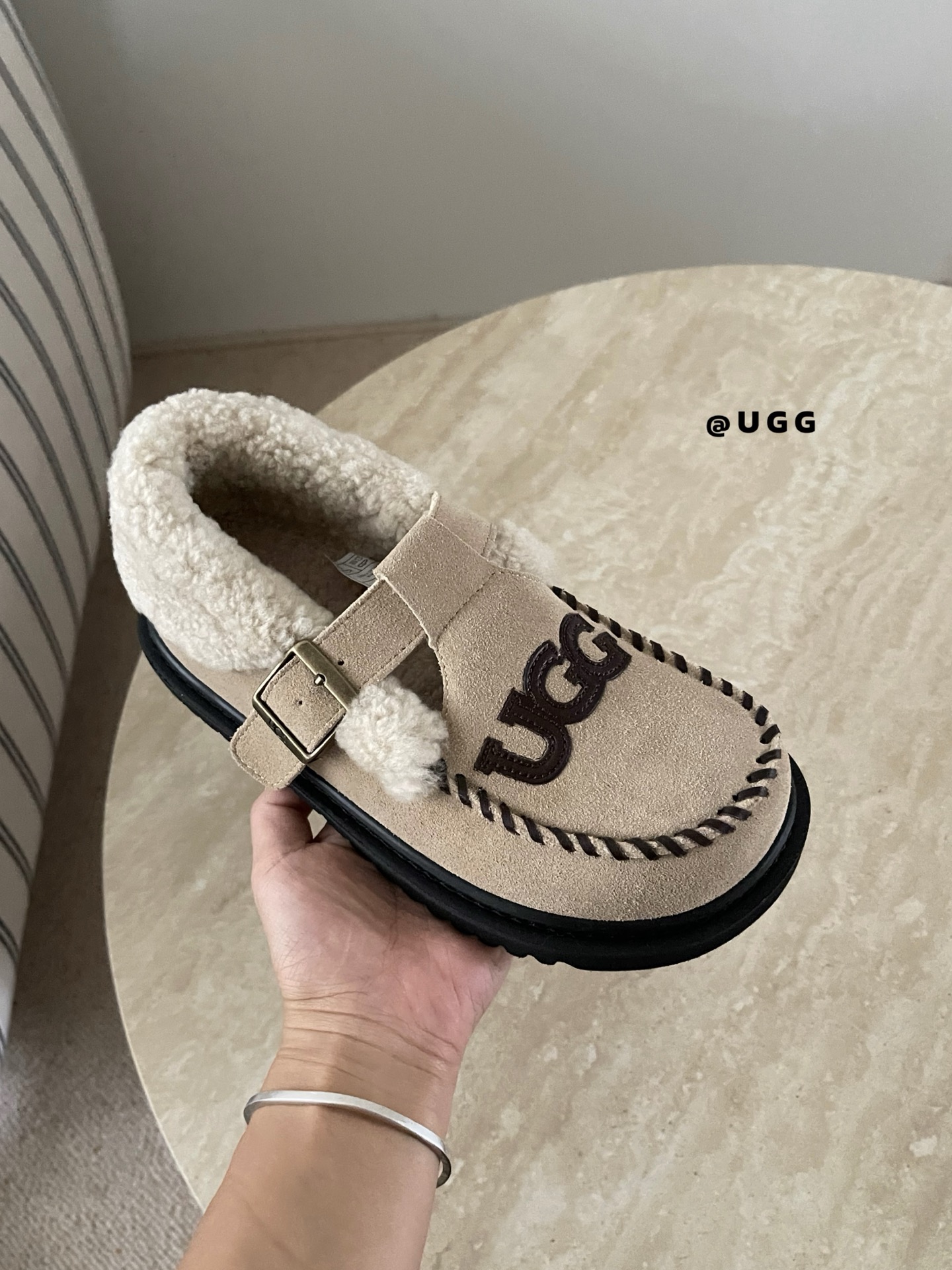 🔥𝐔*𝐠 ₂₀₂₅ . 翻毛泰迪乐福鞋鞋面皮革缝制logo 质感超棒翻毛搭扣设计 满满精致复古风牛反绒搭