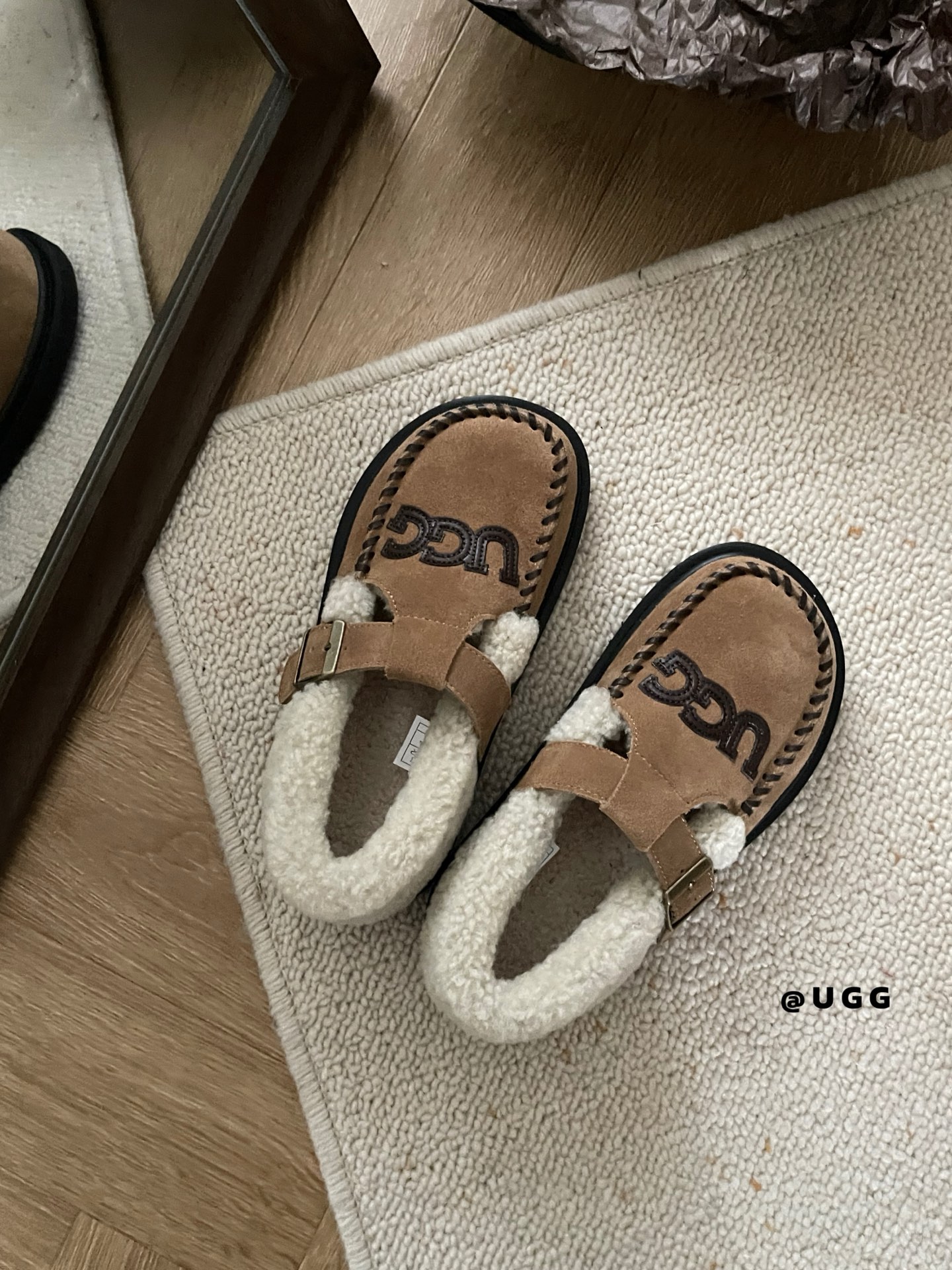 🔥𝐔*𝐠 ₂₀₂₅ . 翻毛泰迪乐福鞋鞋面皮革缝制logo 质感超棒翻毛搭扣设计 满满精致复古风牛反绒搭