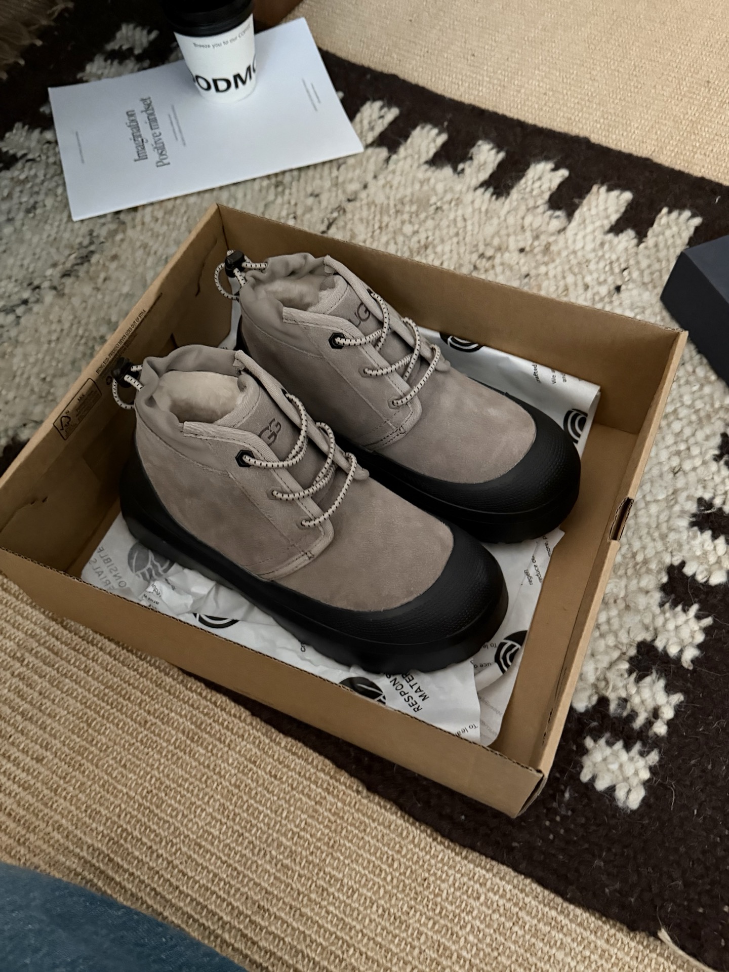 NO:559381,Smokey gray black bottom details., snow boots, boots19860909烟雨灰黑底细节.,雪地靴,boots,Women's Shoes