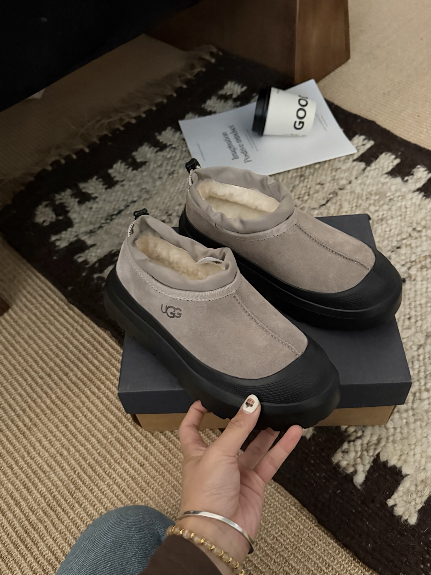 NO:559377,Smokey gray black bottom details., snow boots, boots19860909烟雨灰黑底细节.,雪地靴,boots,Women's Shoes