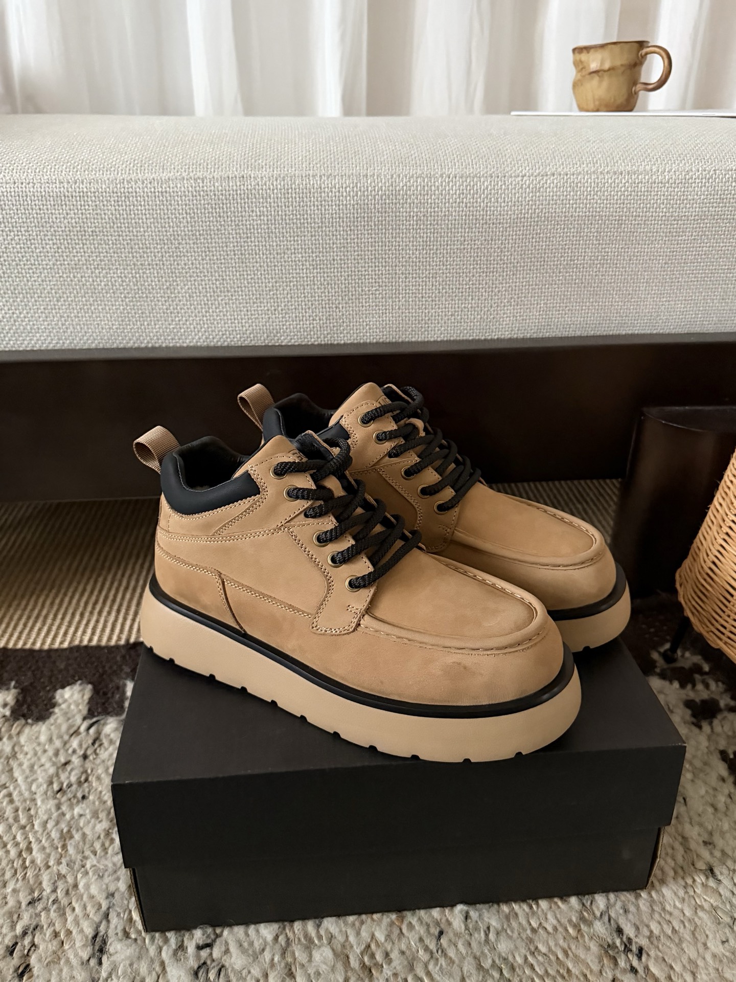 NO:577611,* .  Size39 - 44 #,snow boots,boots19860909* . XY-2027 磨砂工装板鞋 特别推荐一款工装鞋 内里真羊毛 精选头层牛磨砂 配色高级又耐看 私模防滑大底 上脚非常轻巧舒服 潮人必备的秋冬板鞋 百搭任何场合！ Size39 - 44 #,雪地靴,boots,Women's Shoes