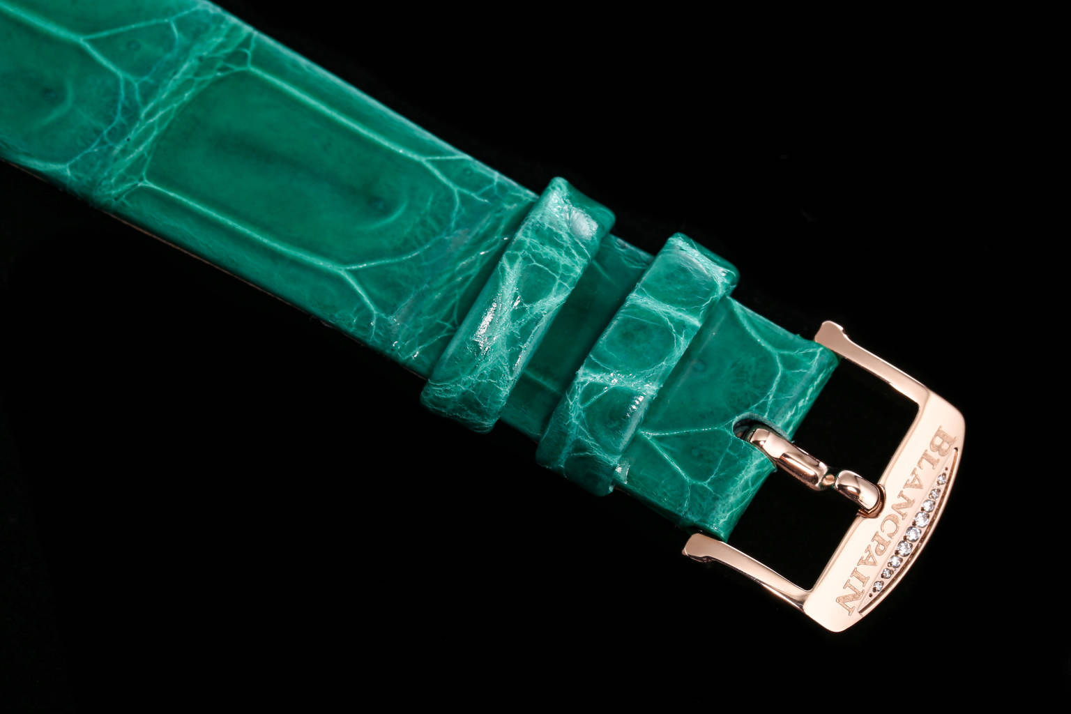 Luxury Diamond Watch: BLS Ladybird Colors Phases de Lune 3661 Diamonds – Review - 图片 9