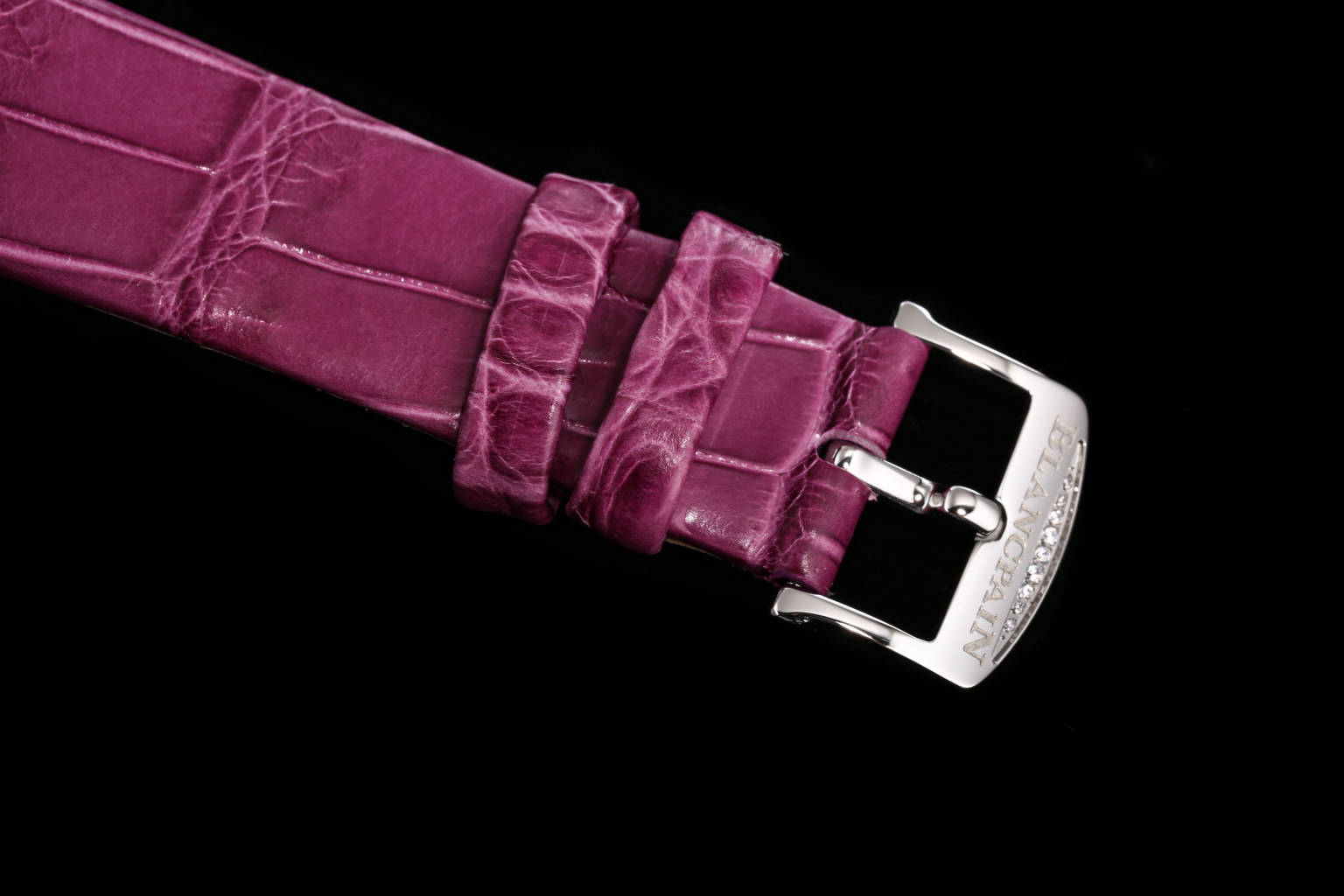 Luxury Ladybird Colors Phases de Lune Diamond Watch: Features and Design - 图片 9