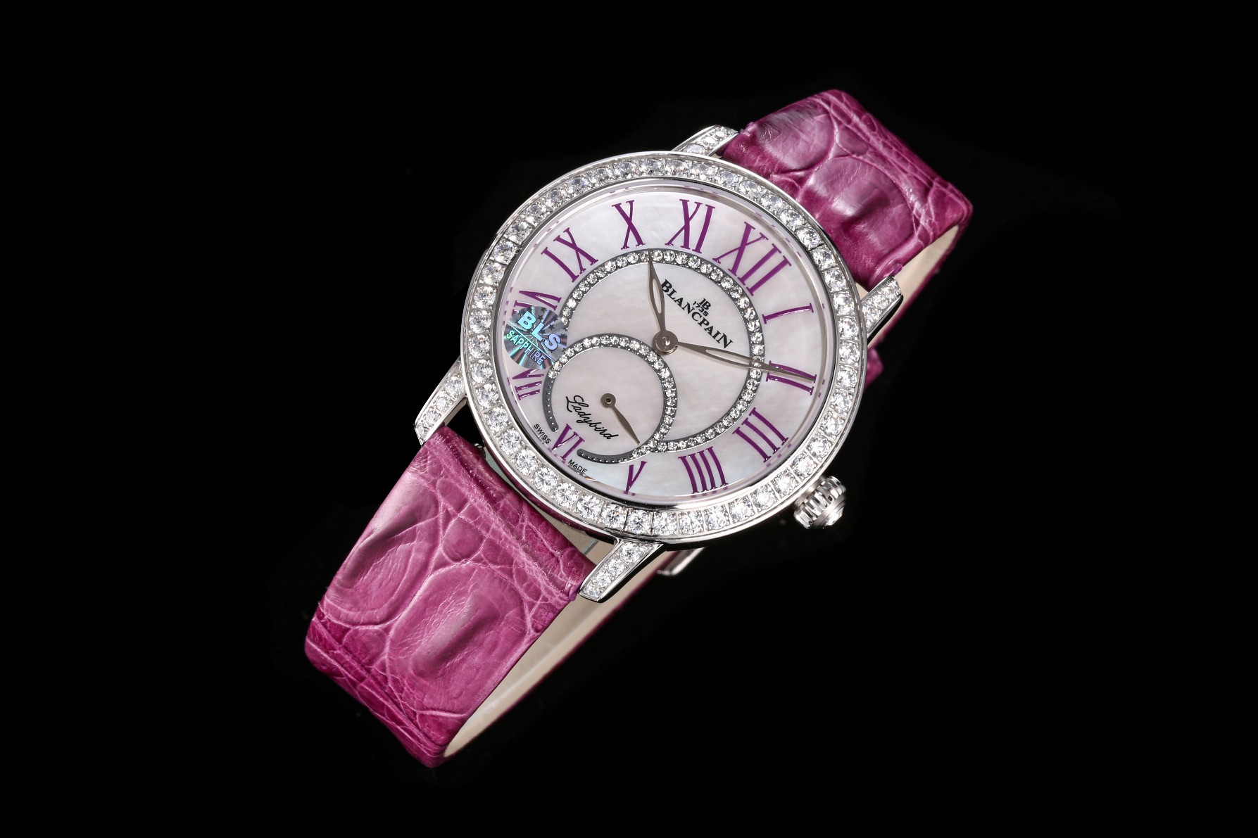 Luxury Ladybird Colors Phases de Lune Diamond Watch: Features and Design - 图片 4