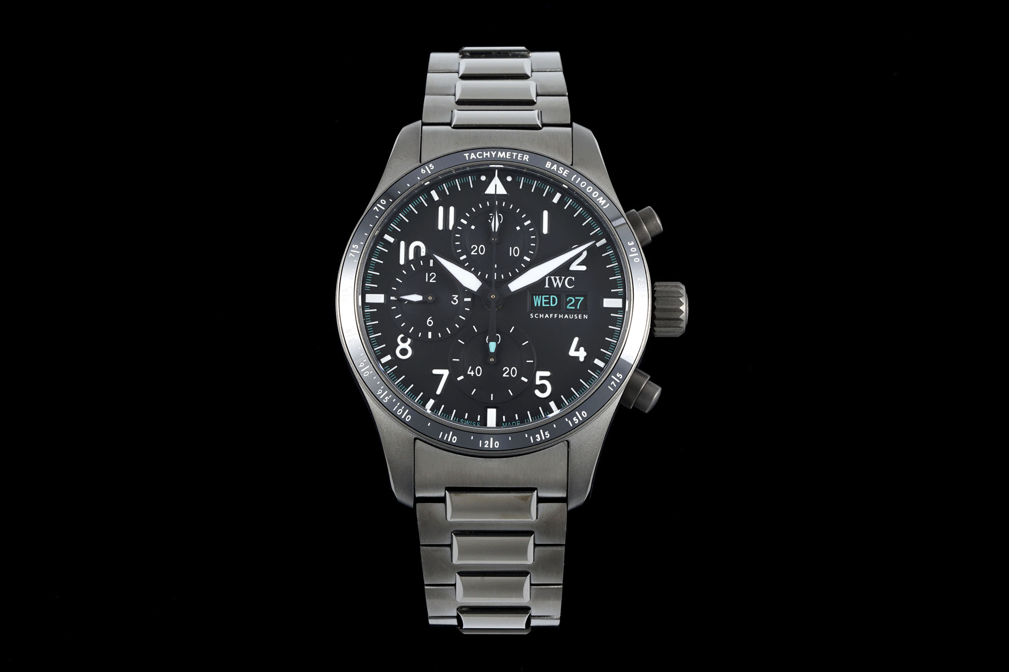 NO:158543,BLS new product, exclusive first, IWC pilot, the latest version of the original model is opened in the market, and the latest version of the original model is opened in the market, and the 1 watch is newly opened in 316 stainless steel, with a size of 41mm and a bandwidth of 20MM. 2 In addition to having an extremely eye-catching speed measurement ceramic ring port, these two flying meters have high performance. In order to further strengthen their dynamic racing genes, not only the scale and Arabic numeral hour markers have changed from the printing form of conventional flying meters to the same inlay style as the Dafei G63, but all the time markers, pointer frames and dials use bright black decorations that perfectly echo the shiny speed measurement ring. The addition of bright black is very obvious to make the high performance of the flying meters look more refined and advanced. In addition, the three small dials not only divide the digital area and scale, but the scale rings on the outer side also specifically increase the slope, creating a sinking feeling, thus further enhancing the exquisiteness and layering of the entire watch.  The 3 movement uses Asia's transparent bottom to replica Wanguo's 69385 automatic winding movement. The panel is polished finely and has a full three-dimensional feeling!  The case is polished by Swiss craftsmanship and then hand-drawn sand, which is full of texture. The screw-in ceramic crown and double-sided anti-reflective convex sapphire glass mirror are very thorough and can withstand sudden drops of air pressure. The 4 dial design continues the pilot's classic cockpit dash style. The dial color has been compared and adjusted hundreds of times with the authentic ones, and it is infinitely close to the authentic ones. The 5 strap uses the original Frug rubber strap and the Wanguo Quick Change System (EasX-CHANGE), allowing you to change the strap without tools (steel belt and tape are switched freely) without tools. The steel strap can be removed manually!  After spending huge amounts of money to dismantle the original, its structure and details are copied one by one. It ensures the restoration of the watch., chanel, iwc19860909BLS新品,新款独家首发,万国IWC飞行员,市场最新版本原版开模,精益求精. 1腕表采用316精钢全新开模,尺寸为41mm表带宽度为20MM 2 除了拥有极为醒目的测速陶瓷圈口,这两款飞计高性能为了进一步强化其动感的赛车基因,不仅刻度与阿拉伯数字时标由常规飞计的印刷形式,变为了和大飞G63相同的镶嵌式,并且所有时标、指针的边框和表盘都采用了与闪亮测速圈完美呼应的亮黑色装饰,亮黑色的加入非常明显的让飞计高性能看起来更加的精致和高级,另外,三个小表盘不仅将数字区域和刻度进行了分区,外围的刻度环还特别增加了坡度,营造出了下沉的感觉,从而进一步增强了整表的精致度和层次感. 3机芯采用Asia透底复刻万国的69385自动上链 机芯.面板打磨精细,立体感十足！表壳采用瑞士工艺打磨之后再手工拉沙,质感十足.旋入式的陶瓷表冠,双面防反光凸状蓝宝石玻璃表镜,非常透彻,可抵受骤降气压. 4表盘设计延续飞行员经典的驾驶舱仪表盘风格,表盘颜色经过上百次与正品对比调教,已经无限接近正品. 5表带采用原版弗橡胶表带搭配万国快速更换系统（EasX-CHANGE), 让你无需工具徒手即可更换表带（钢带和胶带自由切换）钢带都是手动可以快拆的！斥巨资拆解原装后其结构以及细节逐一复制.极高的保证了腕表的还原度.,,chanel,iwc,Watch
