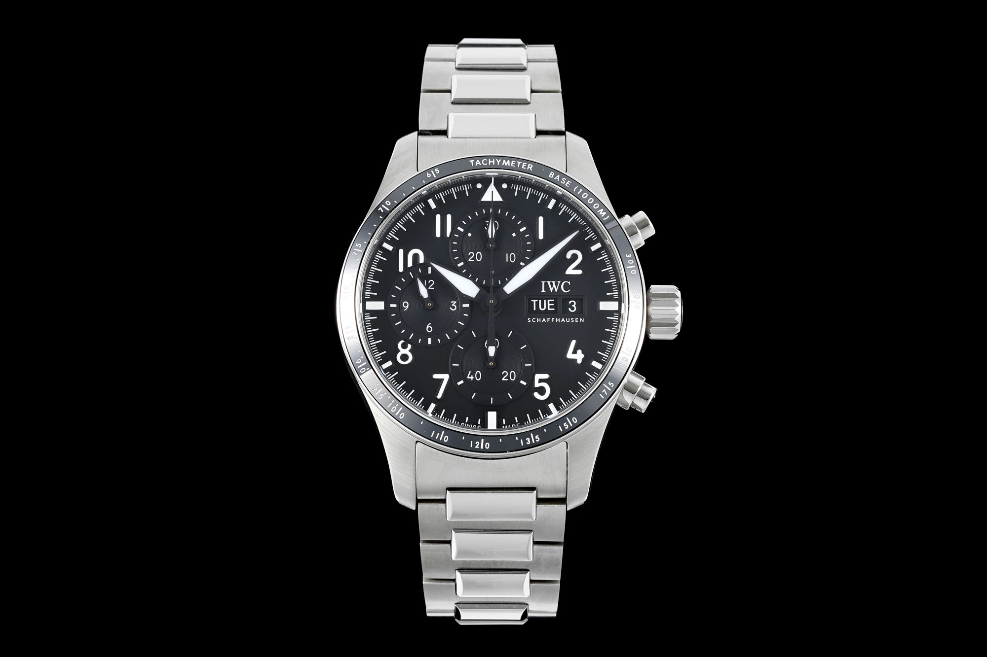 NO:532310,BLS new product, exclusive first, IWC pilot, the latest version of the original model is opened in the market, and it keeps improving. 1 The watch uses a new model with a size of 316 stainless steel, with a bandwidth of 20MM. 2 In addition to having an extremely eye-catching speed measurement ceramic ring port, these two flying meters have high performance. In order to further strengthen their dynamic racing genes, not only the scale and Arabic numeral hour markers have changed from the printing form of conventional flying meters to the same inlay style as the Dafei G63, but all the time markers, pointer frames and dials use bright black decorations that perfectly echo the shiny speed measurement ring. The addition of bright black is very obvious to make the high performance of the flying meters look more refined and advanced. In addition, the three small dials not only divide the digital area and scale, but the scale rings on the outer side also specifically increase the slope, creating a sinking feeling, thus further enhancing the exquisiteness and layering of the entire watch.  The 3 movement uses Asia's transparent bottom to replica Wanguo's 69385 automatic winding movement. The panel is polished finely and has a full three-dimensional feeling!  The case is polished by Swiss technology and then hand-drawn sand, which is full of texture. The screw-in ceramic crown and double-sided anti-reflective convex sapphire glass mirror are very thorough and can withstand sudden drops of air pressure. The 4 dial design continues the pilot's classic cockpit dash style. The dial color has been compared and adjusted hundreds of times with the authentic ones, and it is infinitely close to the authentic ones. The 5 strap uses the original Frug rubber strap and the Wanguo Quick Change System (EasX-CHANGE), allowing you to change the strap without tools (steel belt and tape are switched freely) without tools. The steel strap can be removed manually!  After spending huge amounts of money to dismantle the original, its structure and details are copied one by one. It ensures the restoration of the watch., chanel, iwc19860909BLS新品,新款独家首发,万国IWC飞行员,市场最新版本原版开模,精益求精. 1腕表采用316精钢全新开模,尺寸为41mm表带宽度为20MM 2 除了拥有极为醒目的测速陶瓷圈口,这两款飞计高性能为了进一步强化其动感的赛车基因,不仅刻度与阿拉伯数字时标由常规飞计的印刷形式,变为了和大飞G63相同的镶嵌式,并且所有时标、指针的边框和表盘都采用了与闪亮测速圈完美呼应的亮黑色装饰,亮黑色的加入非常明显的让飞计高性能看起来更加的精致和高级,另外,三个小表盘不仅将数字区域和刻度进行了分区,外围的刻度环还特别增加了坡度,营造出了下沉的感觉,从而进一步增强了整表的精致度和层次感. 3机芯采用Asia透底复刻万国的69385自动上链 机芯.面板打磨精细,立体感十足！表壳采用瑞士工艺打磨之后再手工拉沙,质感十足.旋入式的陶瓷表冠,双面防反光凸状蓝宝石玻璃表镜,非常透彻,可抵受骤降气压. 4表盘设计延续飞行员经典的驾驶舱仪表盘风格,表盘颜色经过上百次与正品对比调教,已经无限接近正品. 5表带采用原版弗橡胶表带搭配万国快速更换系统（EasX-CHANGE), 让你无需工具徒手即可更换表带（钢带和胶带自由切换）钢带都是手动可以快拆的！斥巨资拆解原装后其结构以及细节逐一复制.极高的保证了腕表的还原度.,,chanel,iwc,Watch