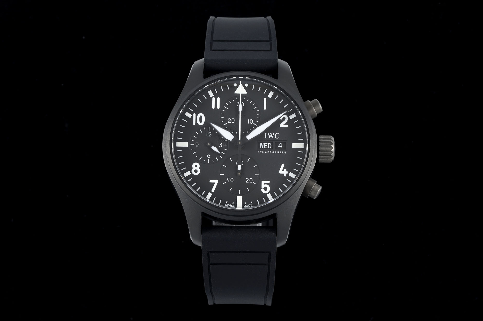 NO:158540,BLS new product, first launched in the market, this product is a 41mm size (not 43 size) pilot in the Wanguo Pilot, the first in the market to match the original quick replacement system (EasX-CHANGE) steel belt, and the belt tape can be quickly removed. All the same versions! It is perfect to change the watch strap without using tools and can be replaced by yourself. Our factory promises to purchase the steel belt model, and all of them will be given a pair of quick removal calf belt and fluoroelastic belt!  The three-belt quick disassembly is universal, the strongest version of the original mold opening in the market. 1 watch uses 316 stainless steel, with a new mold opening in size of 41mm, with a width of 20MM, which is different from the old 43mm pilot's abrasive tool on the market. 2 Compared with the previous 43mm pilot's new 41mm size, it is more in line with the wrist of the Chinese people, so that it can be controlled by more people, and adds a sense of exquisiteness. 3 movement uses Asia's transparent bottom to replica Wanguo's 69385 automatic winding movement. The panel is polished finely and has a three-dimensional feeling!  The case is polished by Swiss craftsmanship and then hand-drawn sand, which is full of texture. The screw-in crown, double-sided anti-reflective convex sapphire glass mirror, is very thorough and can withstand sudden drops of air pressure. 4 The dial design continues the pilot's classic cockpit instrument style. The dial color has been compared and adjusted hundreds of times with the authentic ones, and is infinitely close to the authentic ones. 5 The strap uses the original calfskin strap (stainless steel) and the Wanguo Quick Replacement System (EasX-CHANGE), allowing you to change the strap without tools (steel belt and belt tape freely switch). The steel straps can be removed manually!  After spending huge amounts of money to dismantle the original, its structure and details are copied one by one. It ensures the restoration of the watch. 6 The classic appearance is blue, green and black, which is definitely the most international watch., chanel, iwc, cowhide19860909BLS新品,市场首发,本品为41mm尺寸（非43尺寸）万国飞行员,市场首家唯一搭配原版快速更换系统(EasX-CHANGE)钢带,皮带胶带均可快拆 全部对版! 完美实现换表带不用工具徒手就可自行更换.本厂承诺购买钢带款,均送快拆小牛皮带及氟橡胶带各一副！三带快拆通用,市场最强版本原版开模 1腕表采用316精钢全新开模,尺寸为41mm表带宽度为20MM,区别于市面上采用老款43mm飞行员的磨具表带宽度为21mm. 2相比之前的43mm的飞行员新款41mm尺寸,更加符合国人的手腕使得他能被更多人驾驭,并且增添了一份精致感. 3机芯采用Asia透底复刻万国的69385自动上链 机芯.面板打磨精细,立体感十足！表壳采用瑞士工艺打磨之后再手工拉沙,质感十足.旋入式的表冠,双面防反光凸状蓝宝石玻璃表镜,非常透彻,可抵受骤降气压. 4表盘设计延续飞行员经典的驾驶舱仪表盘风格,表盘颜色经过上百次与正品对比调教,已经无限接近正品. 5表带采用原版小牛皮表带（精钢）搭配万国快速更换系统（EasX-CHANGE), 让你无需工具徒手即可更换表带（钢带和皮带胶带自由切换）钢带都是手动可以快拆的！斥巨资拆解原装后其结构以及细节逐一复制.极高的保证了腕表的还原度. 6经典外观蓝色,绿色,黑色作为的大热门,绝对是最具万国气质的腕表.,,chanel,iwc,cowhide,Watch