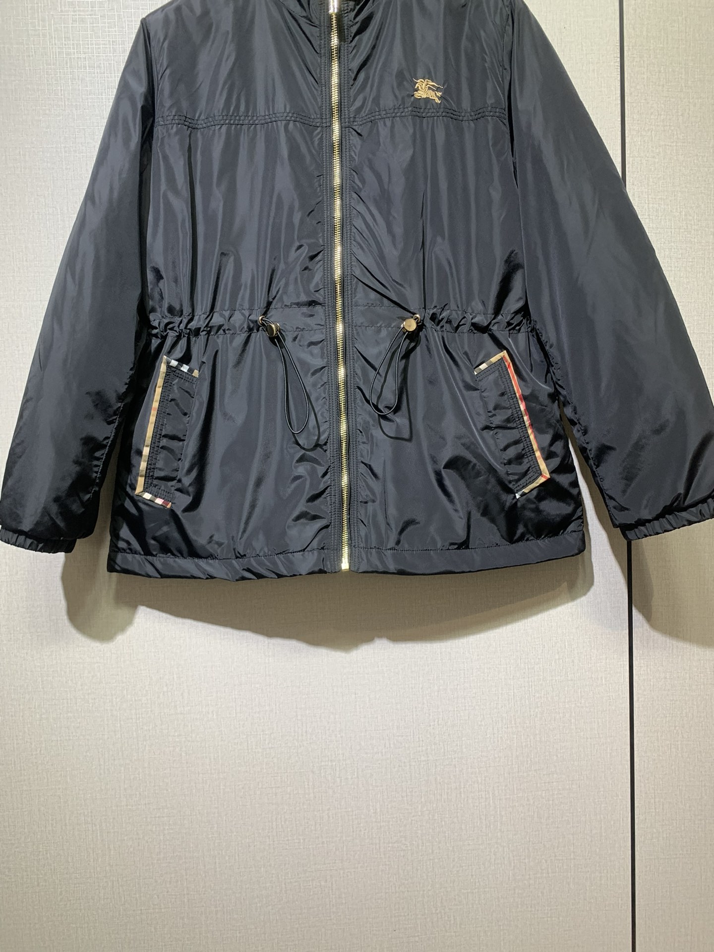 Burberry Women's Early Autumn Quilted Jacket - Warm, Stylish, and Timeless 5 i1728976111 1143 1