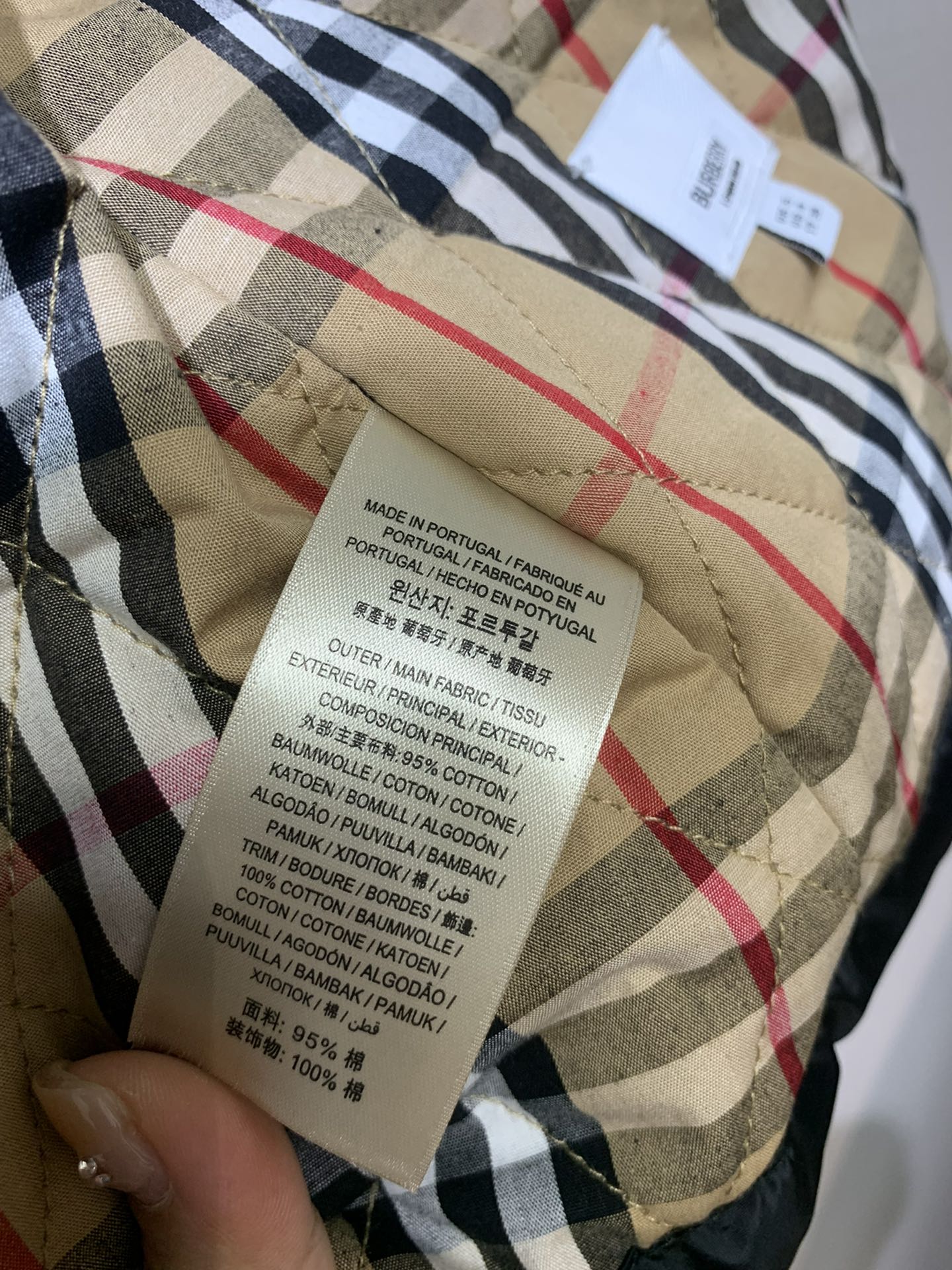Burberry Women's Early Autumn Quilted Jacket - Warm, Stylish, and Timeless 8 i1728976111 9334 0
