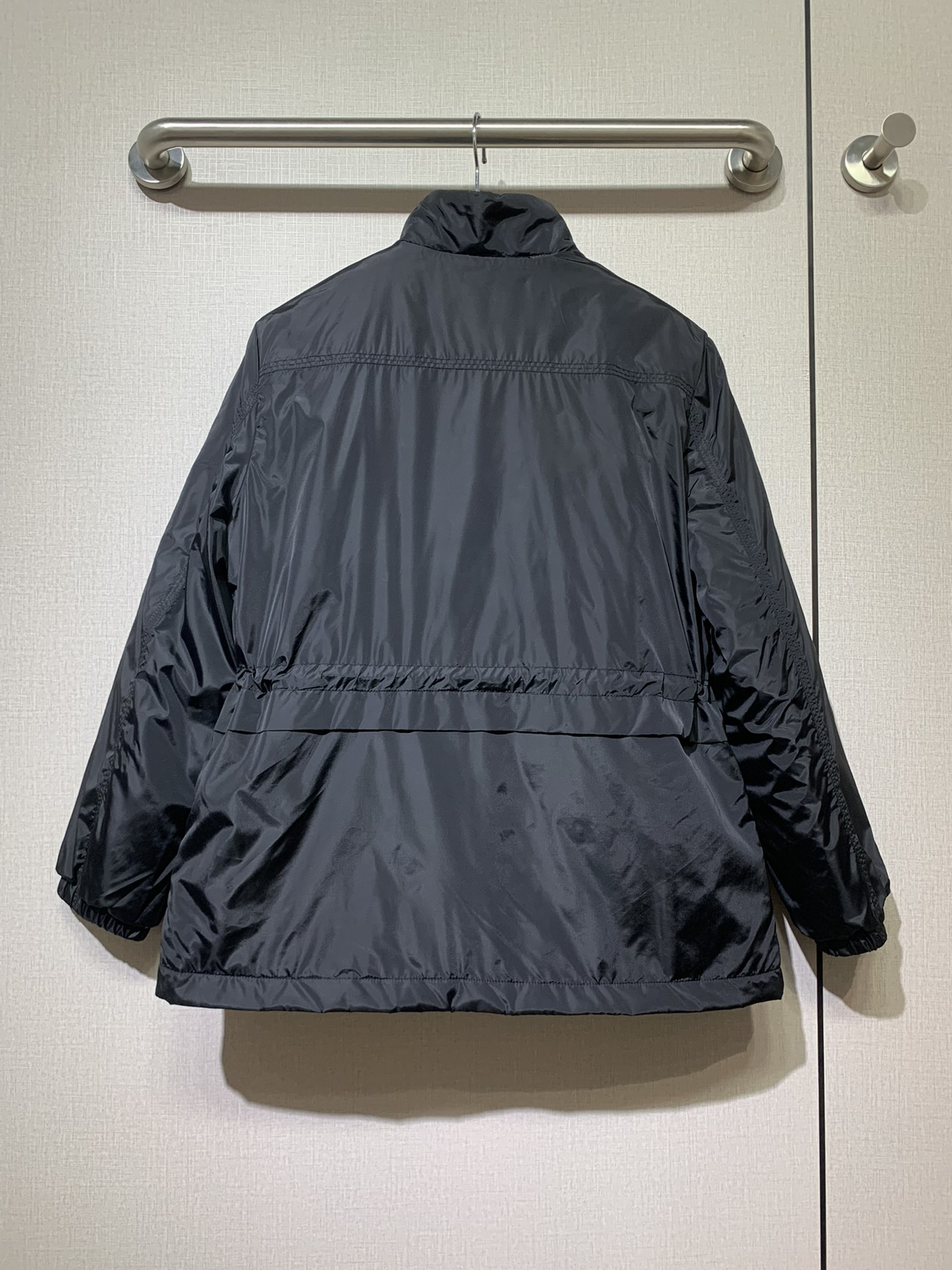 Burberry Women's Early Autumn Quilted Jacket - Warm, Stylish, and Timeless 6 i1728976112 2159 8