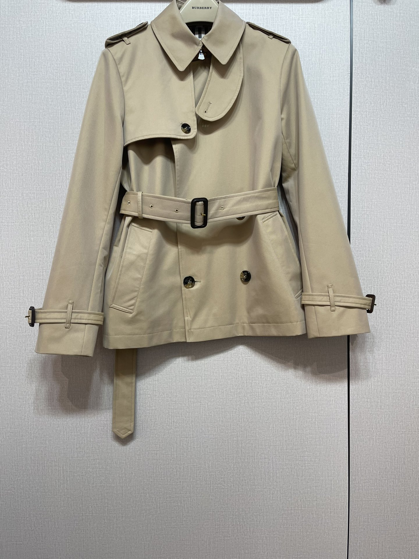 Burberry-Inspired Short Trench Coat: Classic British Style, Flattering Fit 5 i1740292936 4322 8