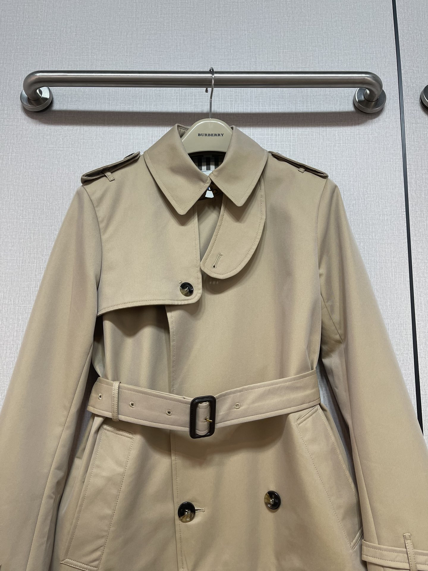 Burberry-Inspired Short Trench Coat: Classic British Style, Flattering Fit 4 i1740292936 7108 0