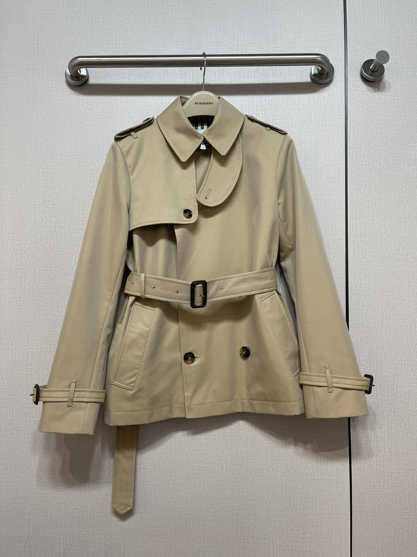 Burberry-Inspired Short Trench Coat: Classic British Style, Flattering Fit 3 i1740292936 9061 4