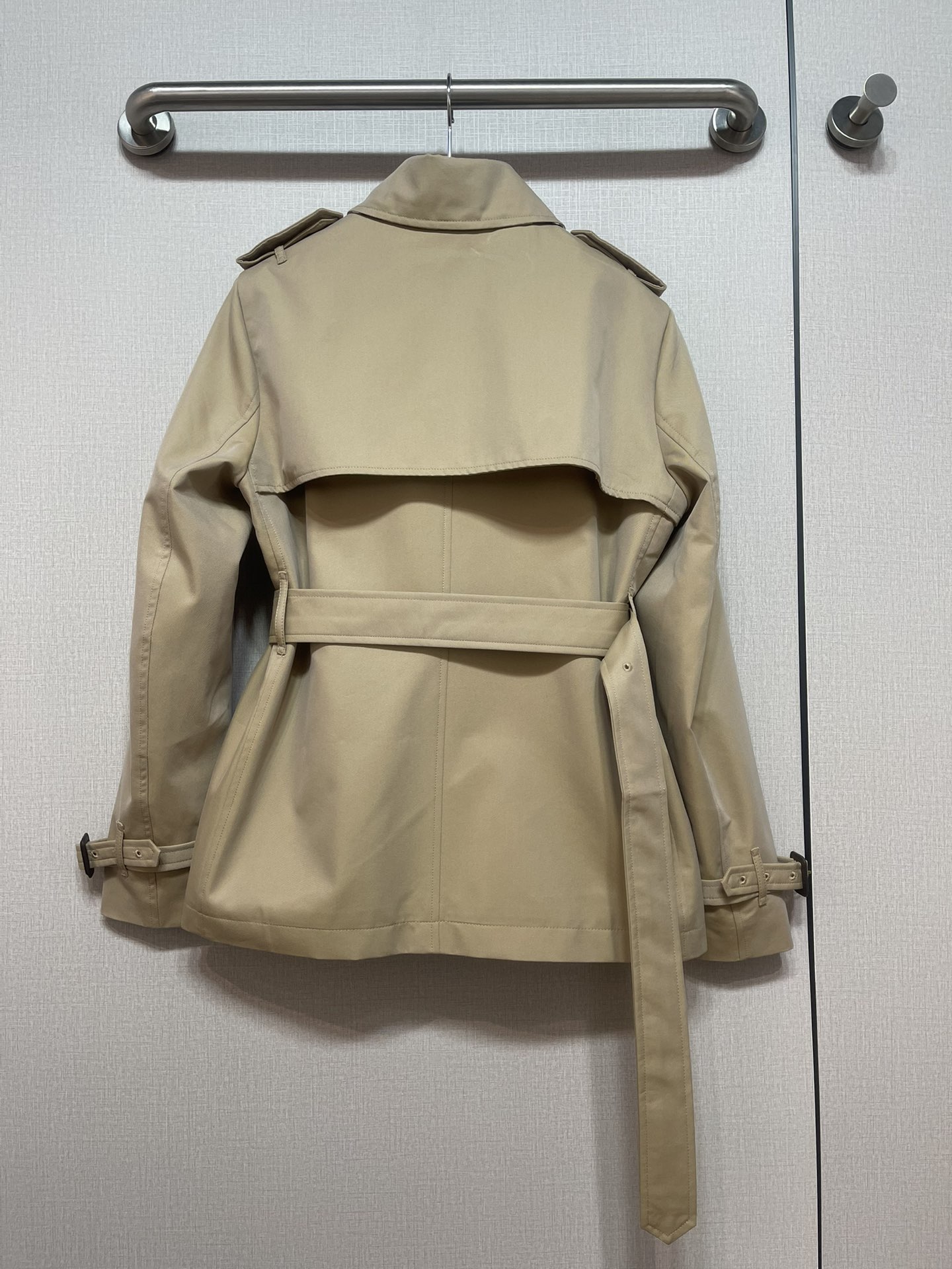 Burberry-Inspired Short Trench Coat: Classic British Style, Flattering Fit 9 i1740292936 927 5