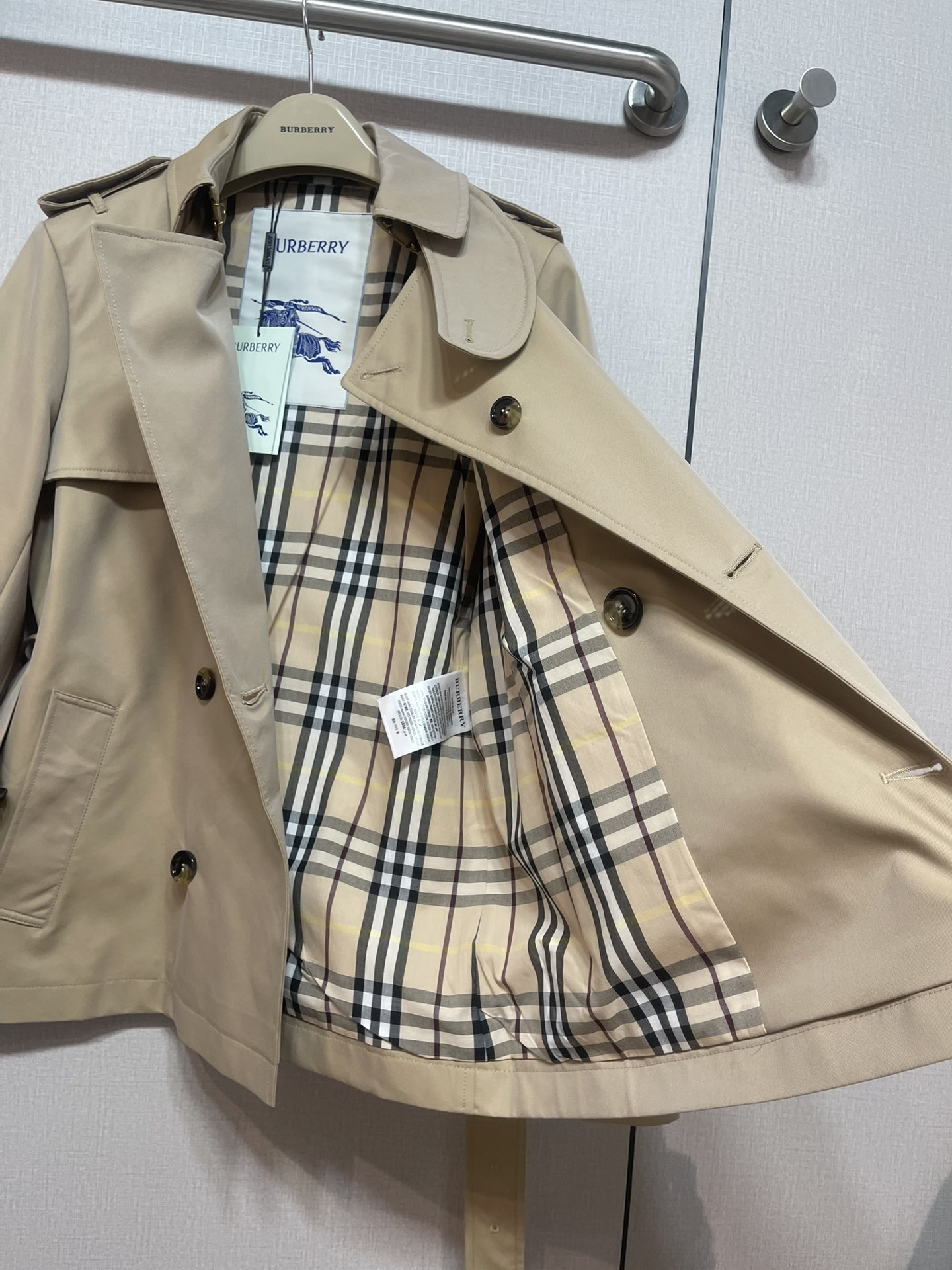 Burberry-Inspired Short Trench Coat: Classic British Style, Flattering Fit 10 i1740292936 9974 7