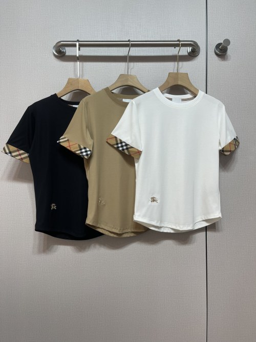 T-shirt Burberry Femme Manches Courtes à Carreaux - Élégance et Confort 1 T-shirt Burberry Femme Manches Courtes à Carreaux - Élégance et Confort