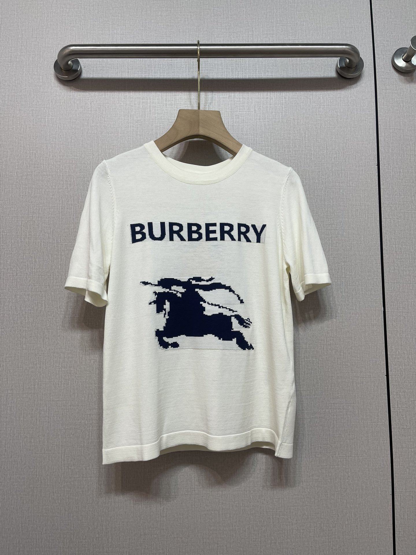 P483 Female Suit: Burberry 25 Fashionable and Comfortable with Classic Design - 图片 2