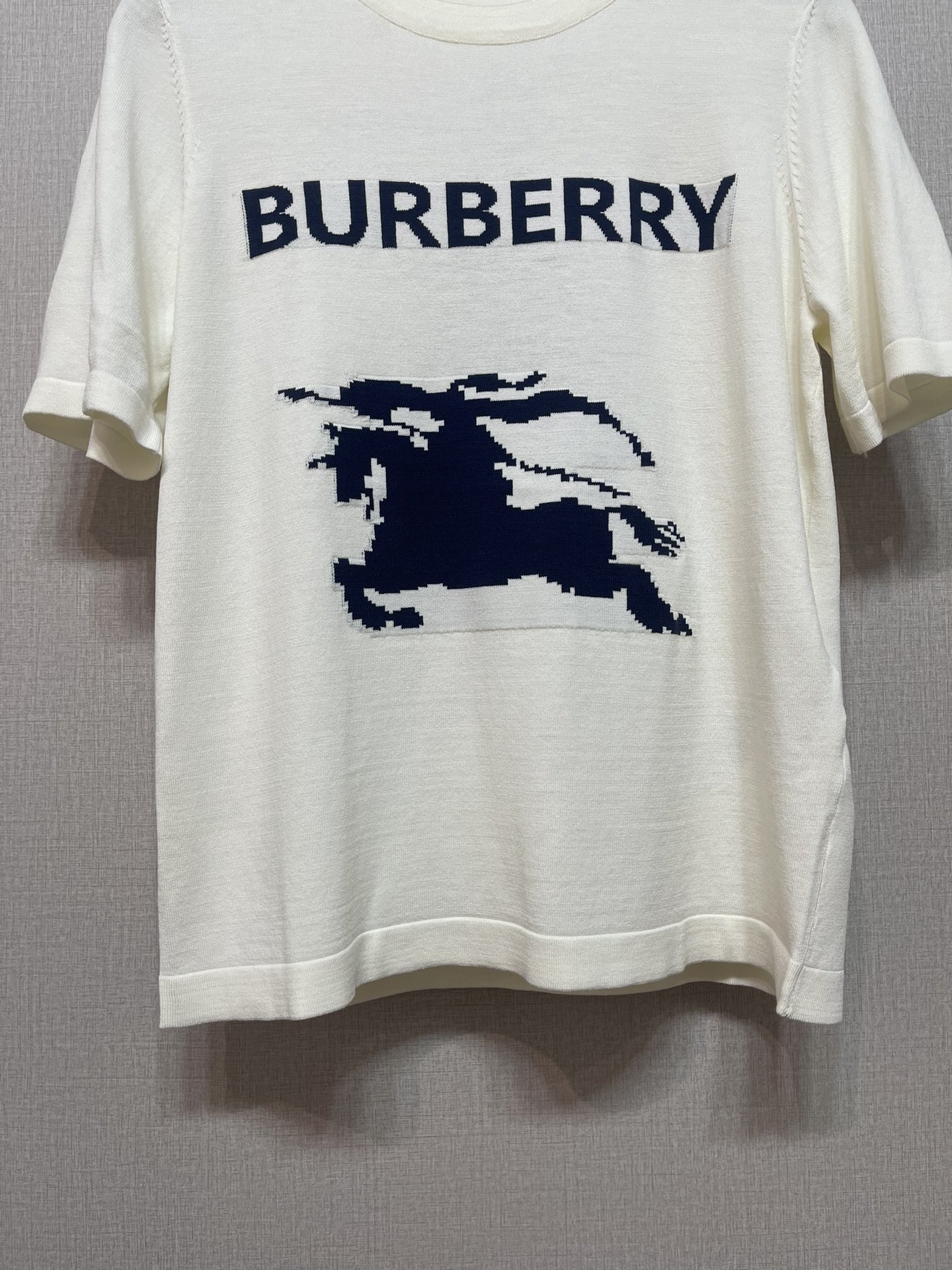 P483 Female Suit: Burberry 25 Fashionable and Comfortable with Classic Design - 图片 5