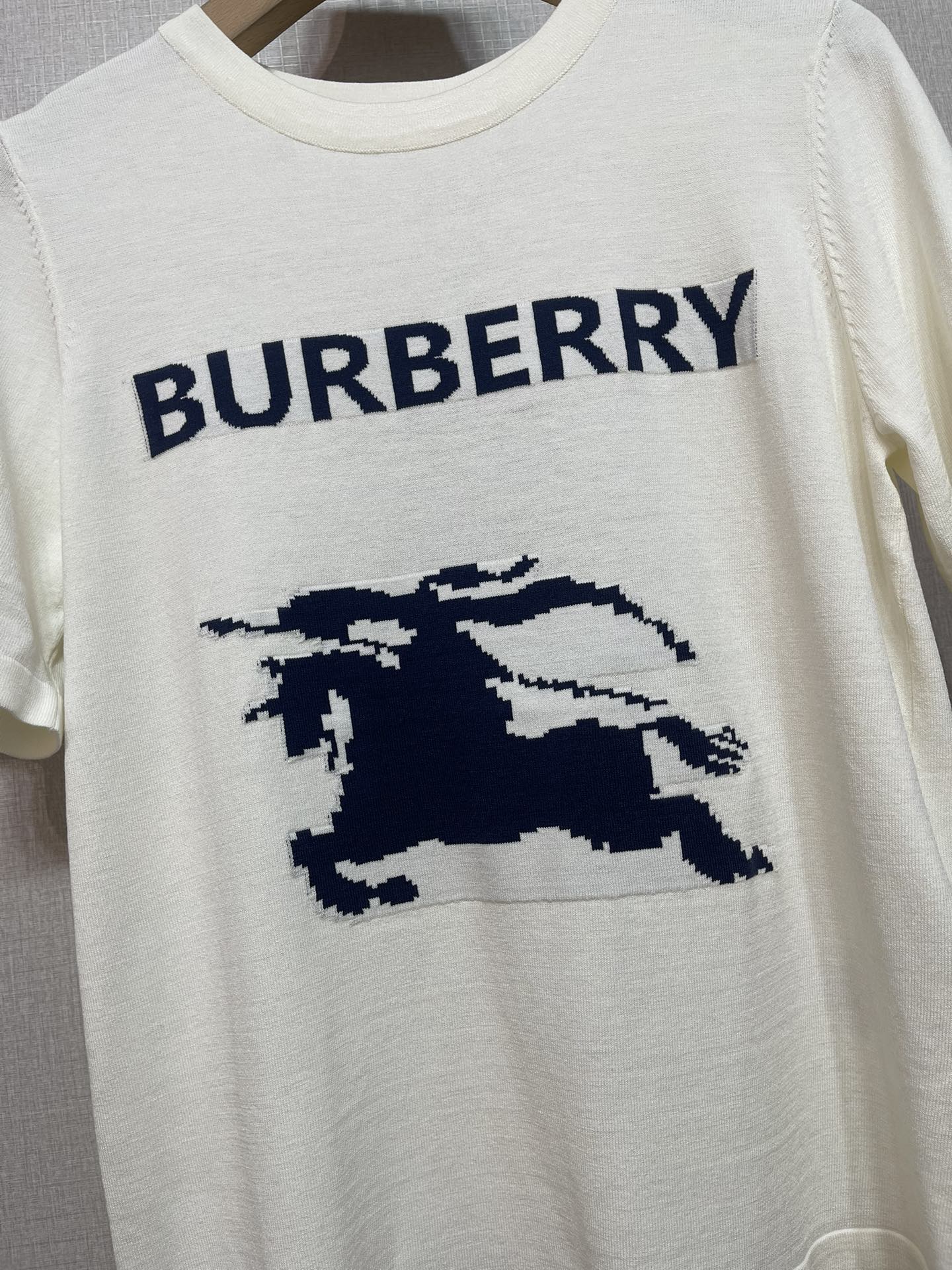 P483 Female Suit: Burberry 25 Fashionable and Comfortable with Classic Design - 图片 6