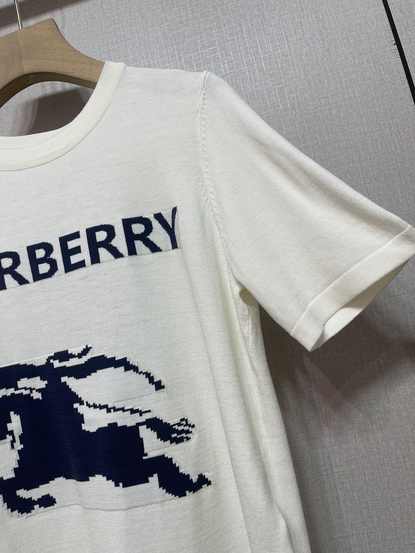 P483 Female Suit: Burberry 25 Fashionable and Comfortable with Classic Design - 图片 4