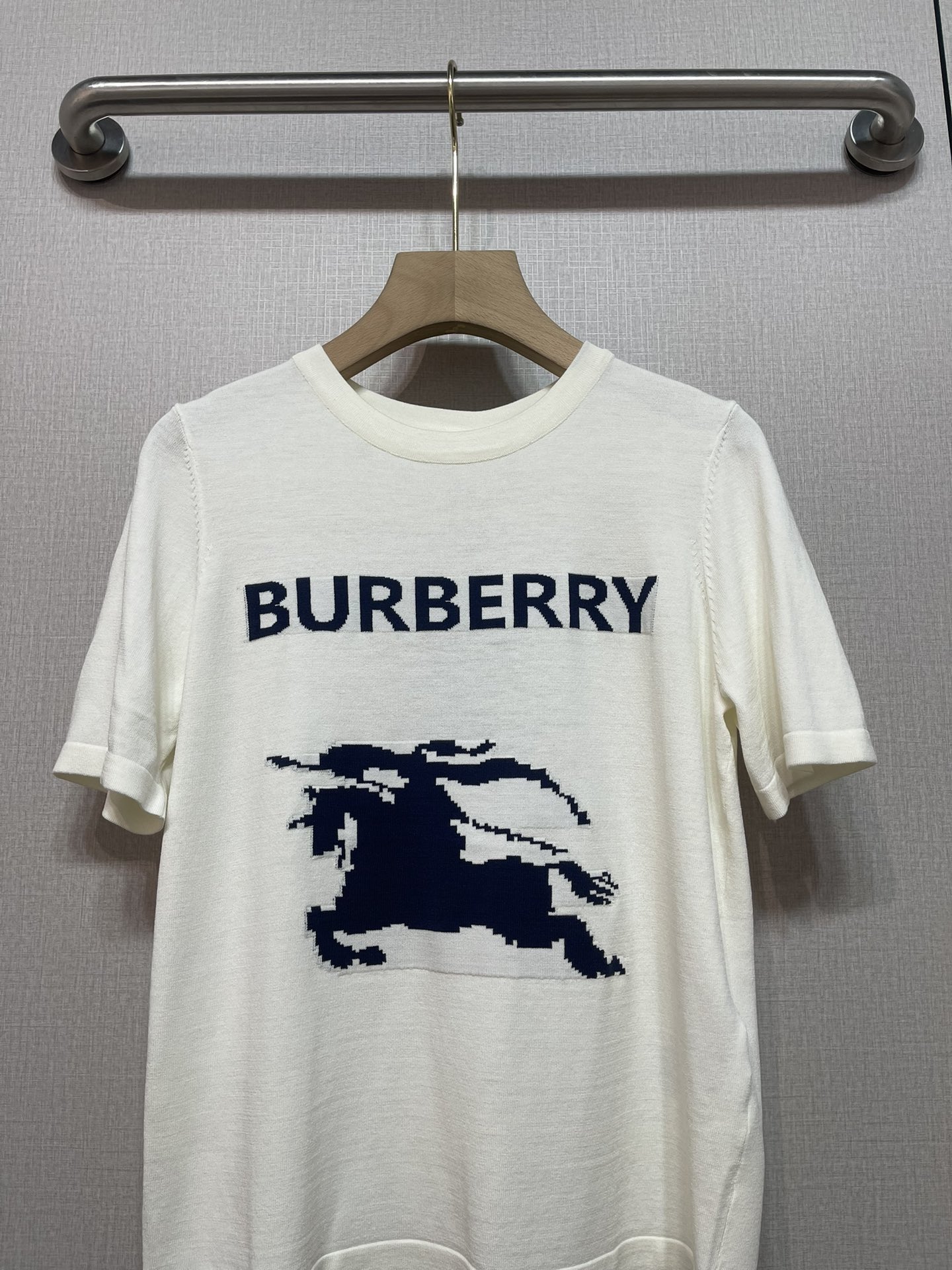 P483 Female Suit: Burberry 25 Fashionable and Comfortable with Classic Design - 图片 3