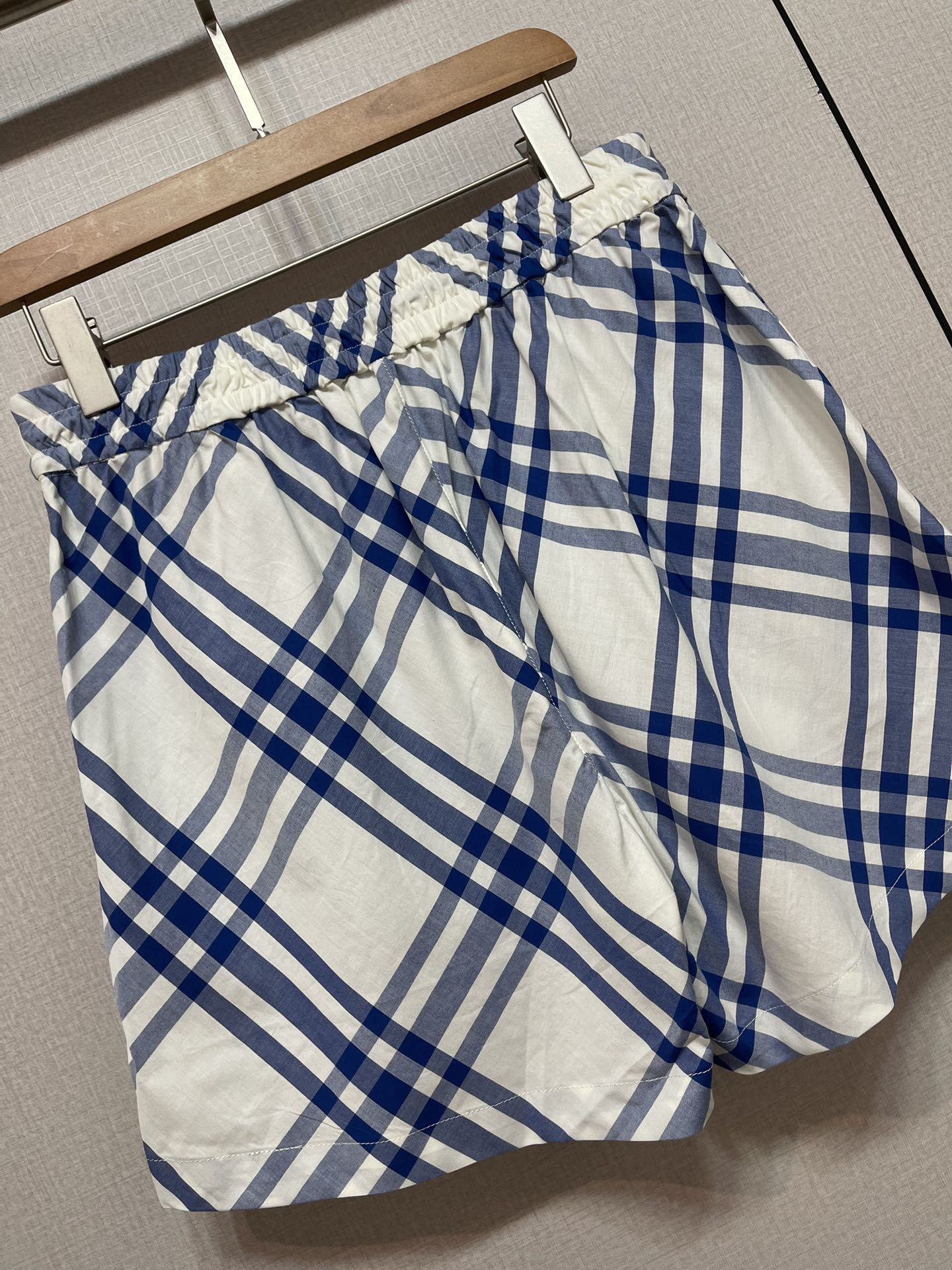 Fashion Alert: P483 Female Suit with Wrapper, Burberry Belt-Striped Leisure Pants Collection - 图片 6