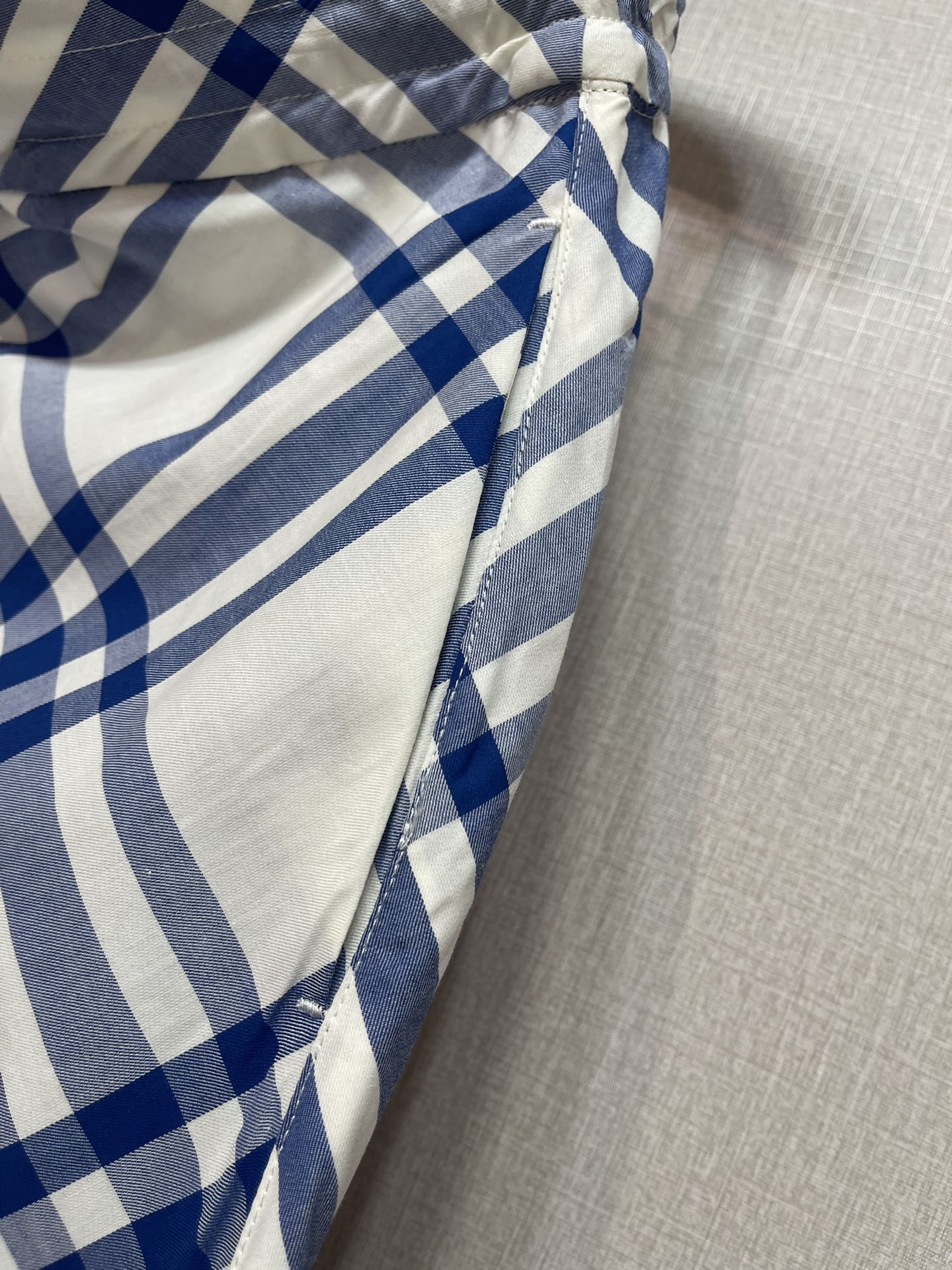 Fashion Alert: P483 Female Suit with Wrapper, Burberry Belt-Striped Leisure Pants Collection - 图片 7