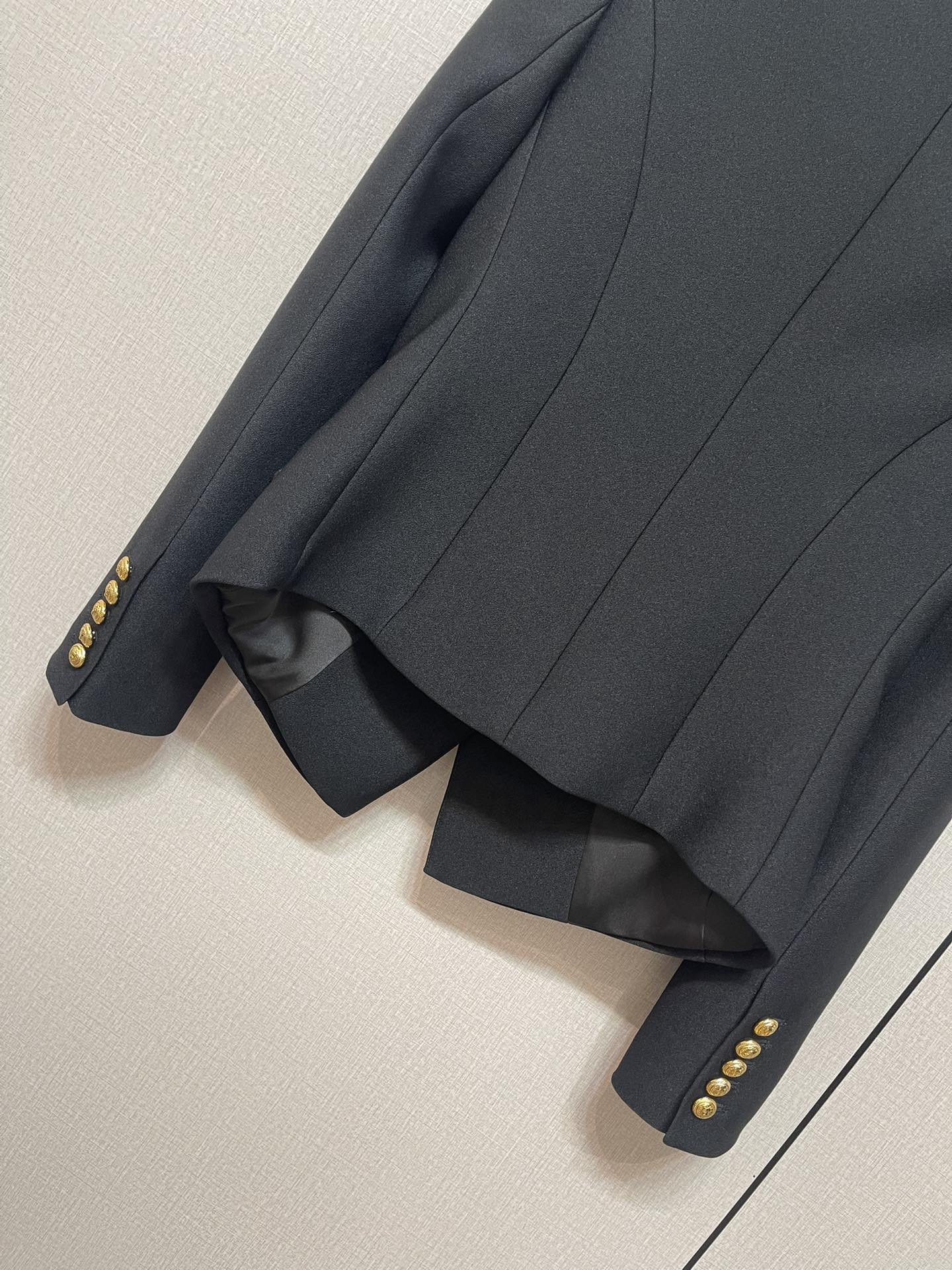 “Hard-Core Woman Fashion: P912 Black Short Suit Coat with Tacks in SMLXL Sizes” - 图片 5