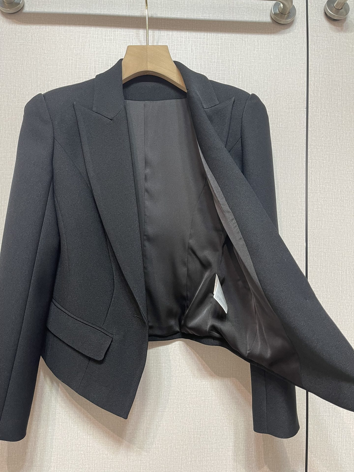 “Hard-Core Woman Fashion: P912 Black Short Suit Coat with Tacks in SMLXL Sizes” - 图片 7