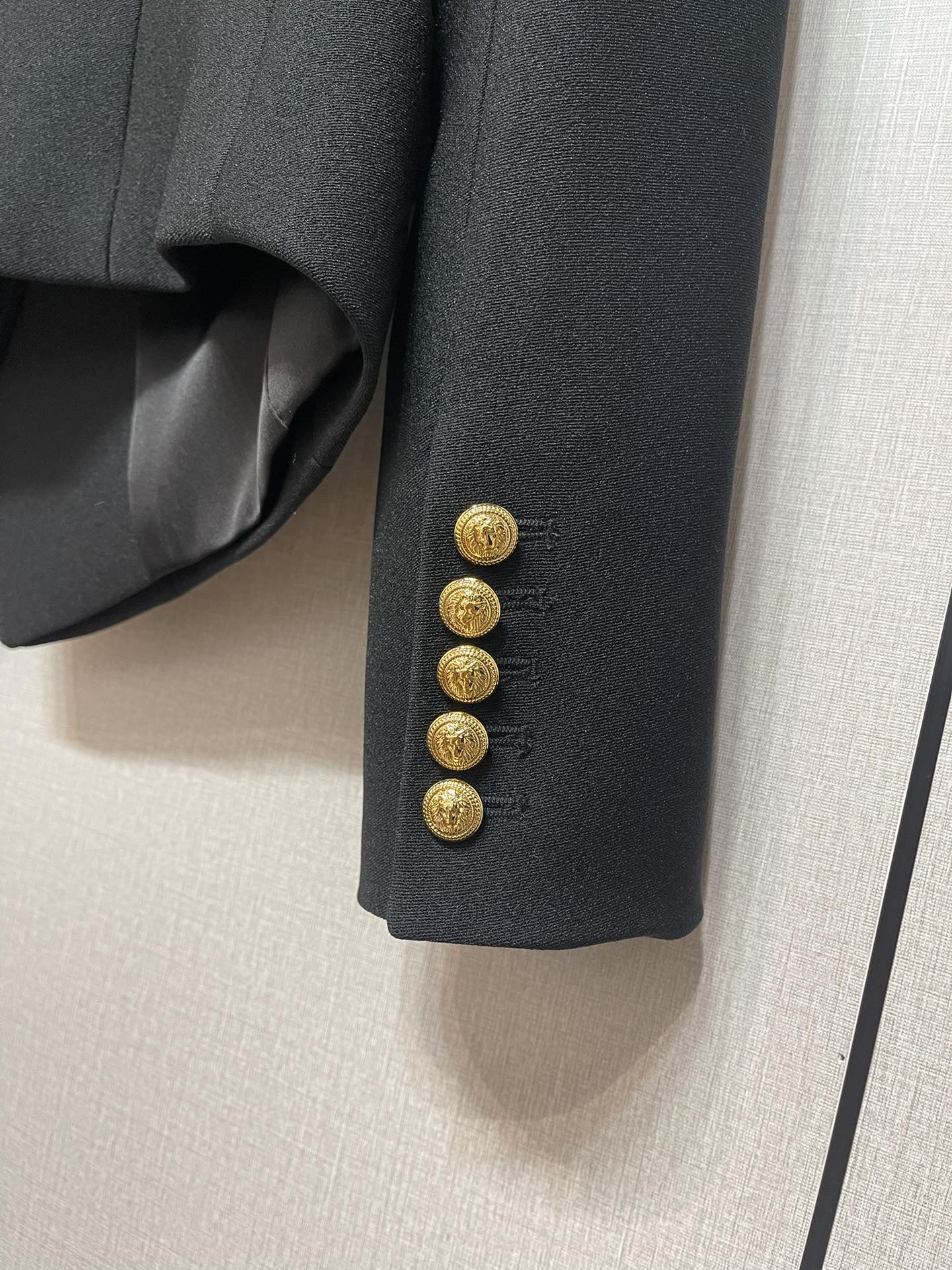 “Hard-Core Woman Fashion: P912 Black Short Suit Coat with Tacks in SMLXL Sizes” - 图片 6