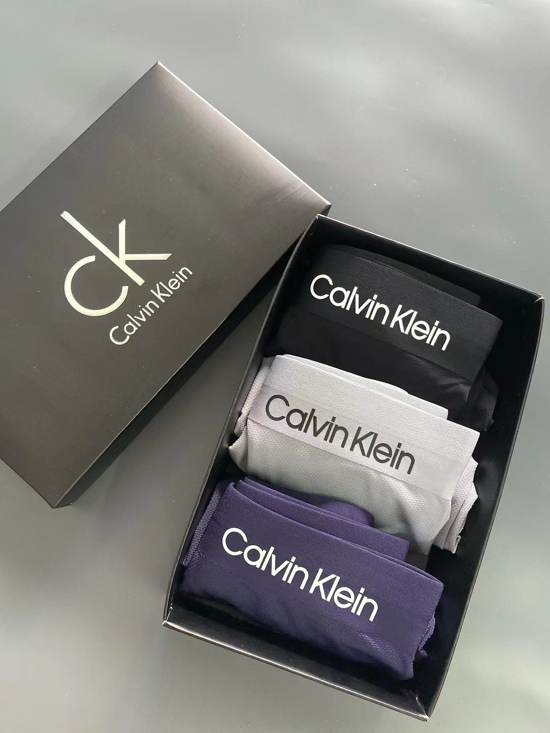 CalvinkleinCK新品！简单的经典！轻薄透设计采用进口轻薄冰丝轻薄透气丝滑无痕裁剪穿着无束缚感触