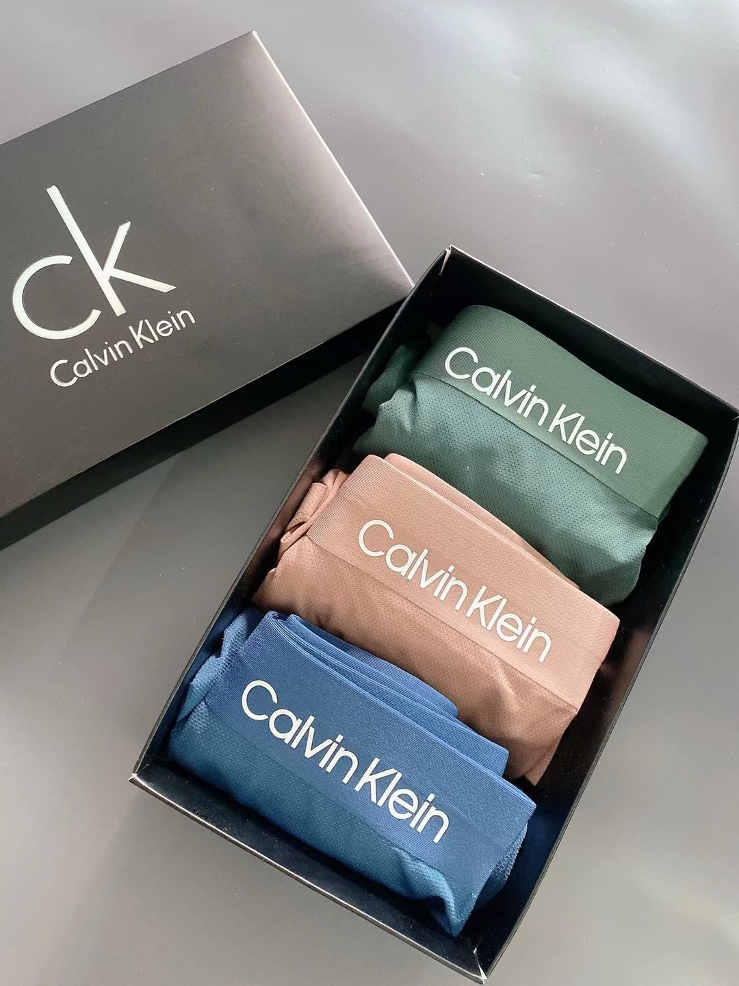 CalvinkleinCK新品！简单的经典！轻薄透设计采用进口轻薄冰丝轻薄透气丝滑无痕裁剪穿着无束缚感触