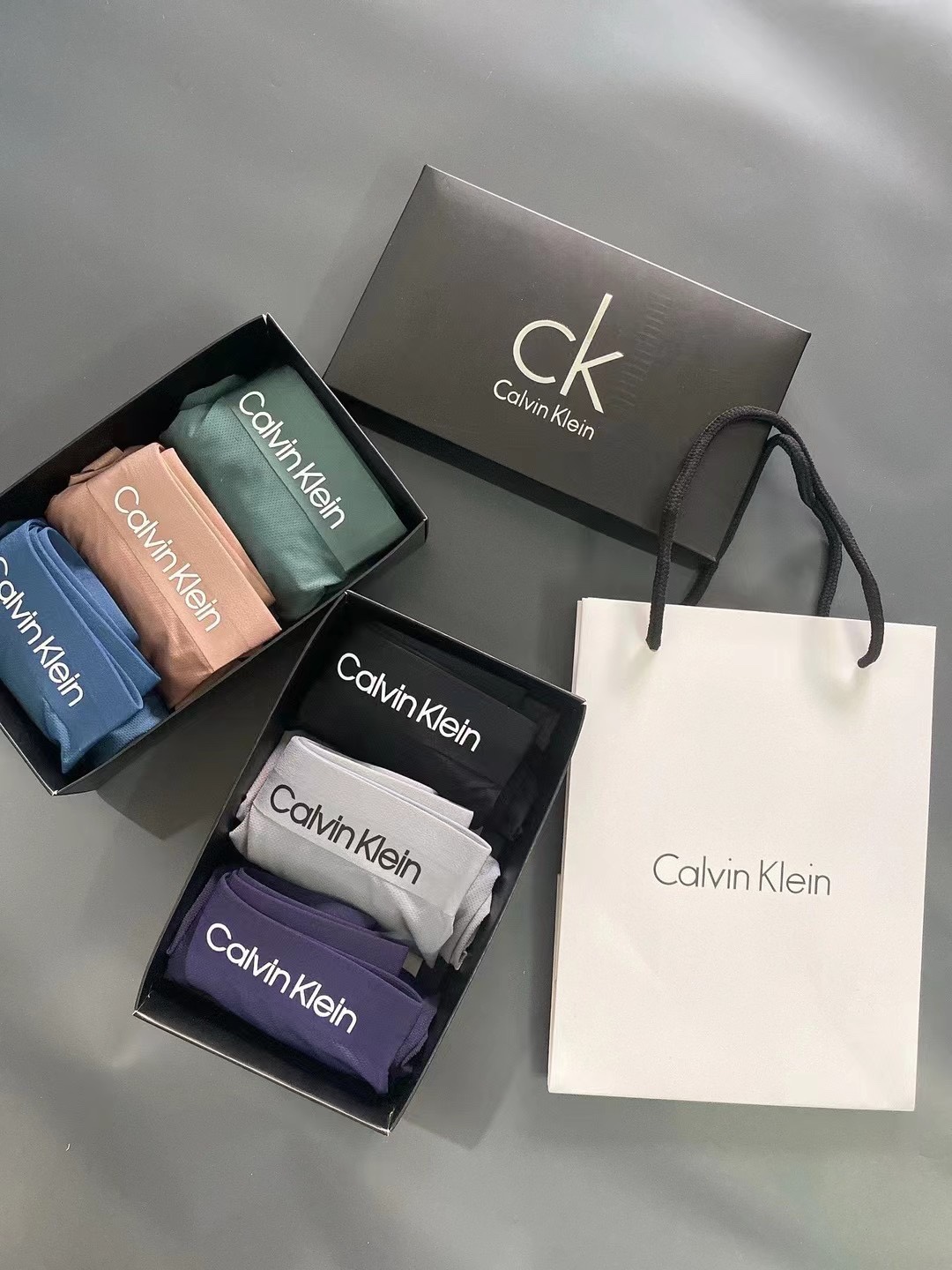 CalvinkleinCK新品！简单的经典！轻薄透设计采用进口轻薄冰丝轻薄透气丝滑无痕裁剪穿着无束缚感触