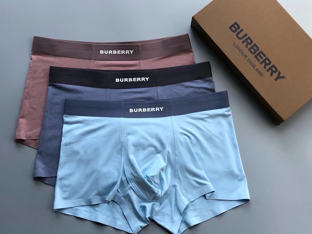 BURBERRY巴宝莉专柜最新款绝对的原单品质透气舒适！有型！一点也不紧绷按照人体工程学设计彰显男性性感