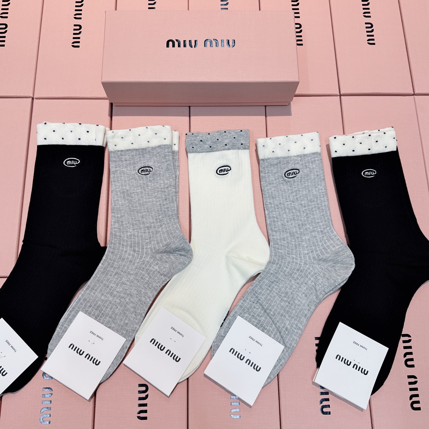 💛配专柜包装MiuMiu（缪缪）新款羊绒刺绣中长款堆堆袜袜子！一盒五双，专柜同步筒袜袜子，💛大牌出街，潮
