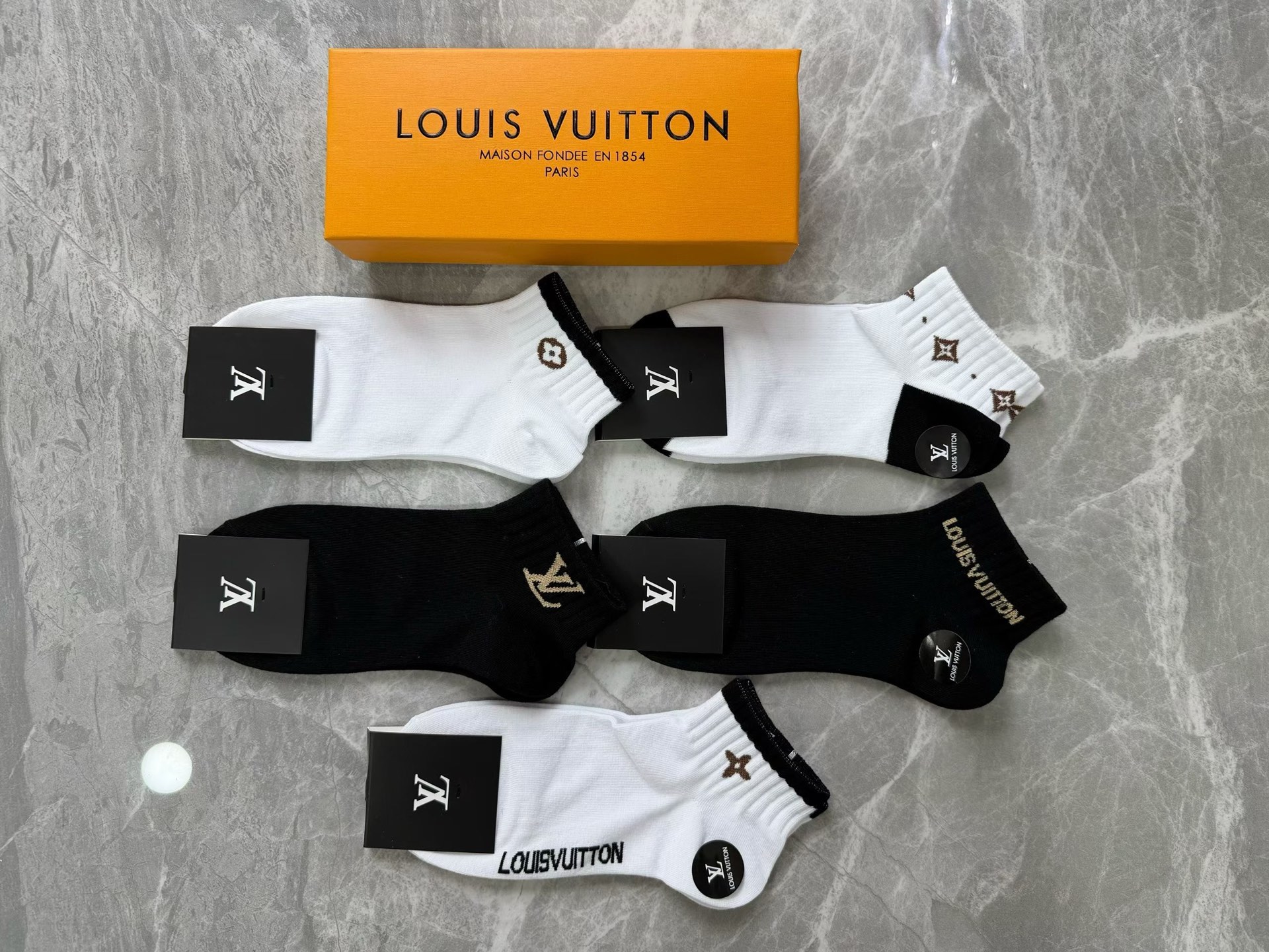 出新啦[庆祝][庆祝][庆祝]Louis Vuitton专柜同步发售、纯棉好质量、抗菌防霉、透气舒适、一