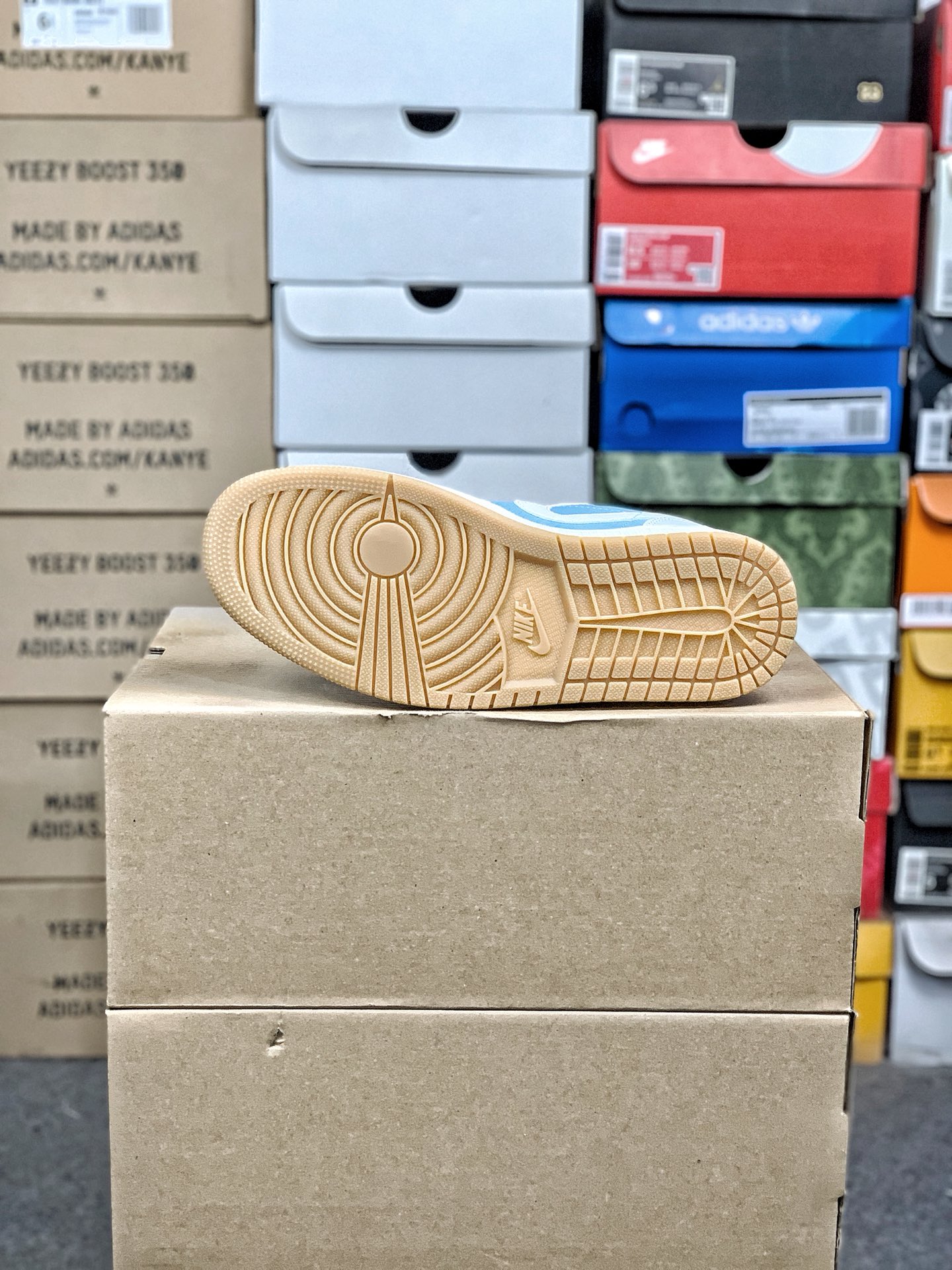 特价💰170
#公司级福利 Air Jordan 1 Low 乔1 AJ1低帮板鞋
货号：HQ2004-400
尺码：36-46 带半码
编码#A18YTXLA10